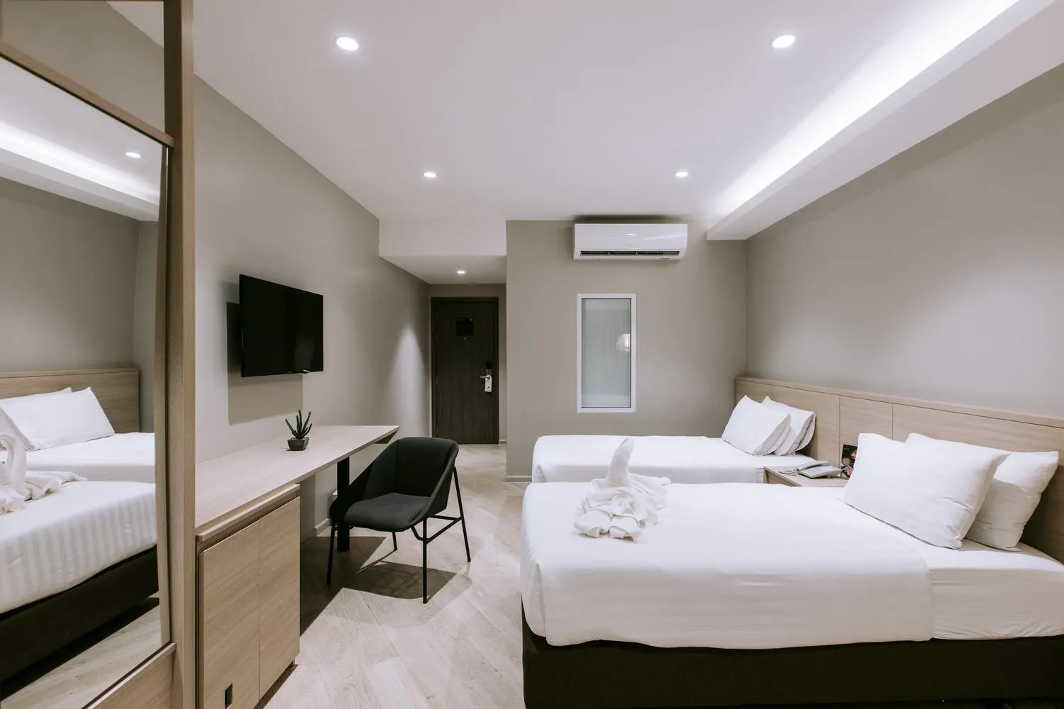 Photo of the whole room, Bed in The Rich Hotel