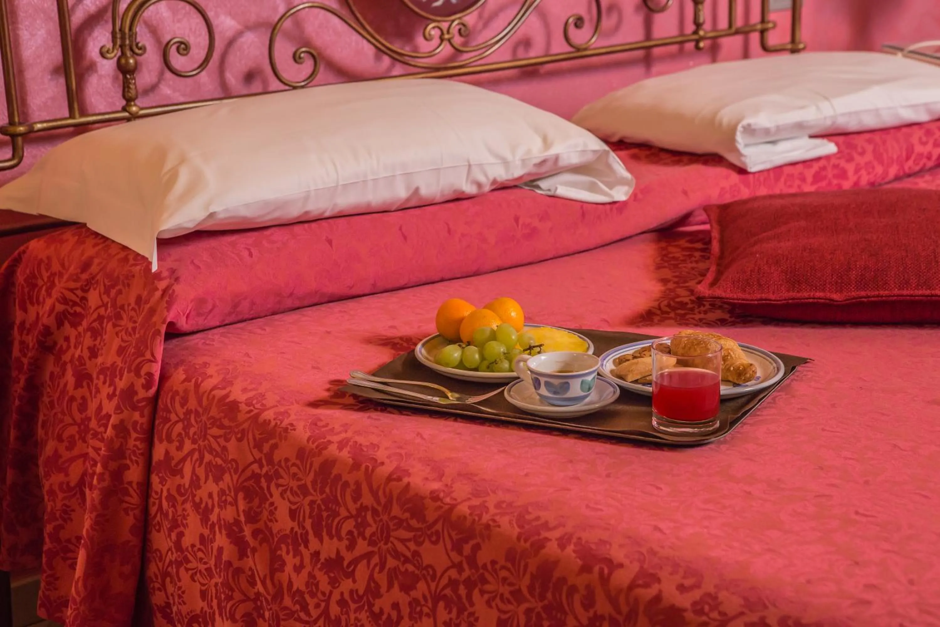 Decorative detail, Bed in Agriturismo dei Grippi