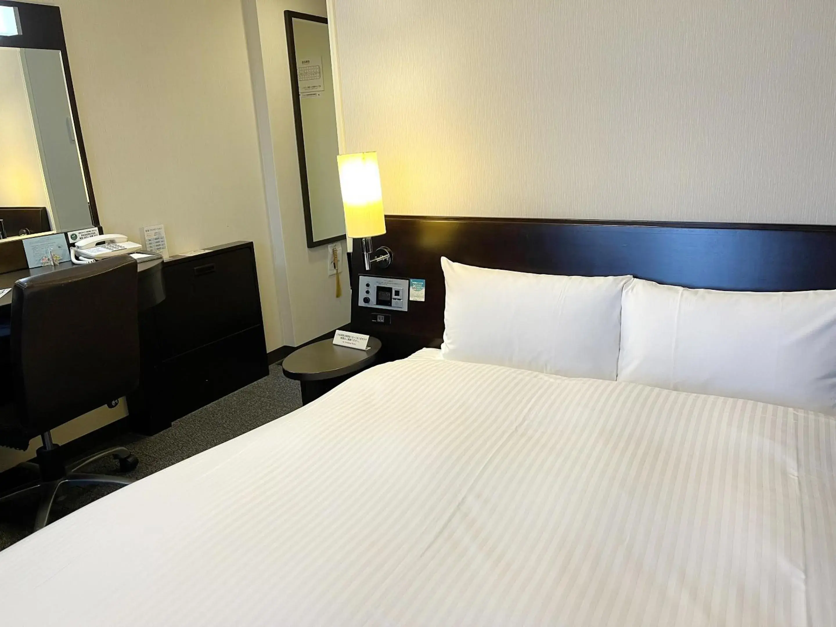Comfort Double Room with Small Double Bed - Non-Smoking in Hotel Route-Inn Sendaiko Kita Inter Comfort Double Room with Small Double Bed - Non-Smoking in Hotel Route-Inn Sendaiko Kita Inter