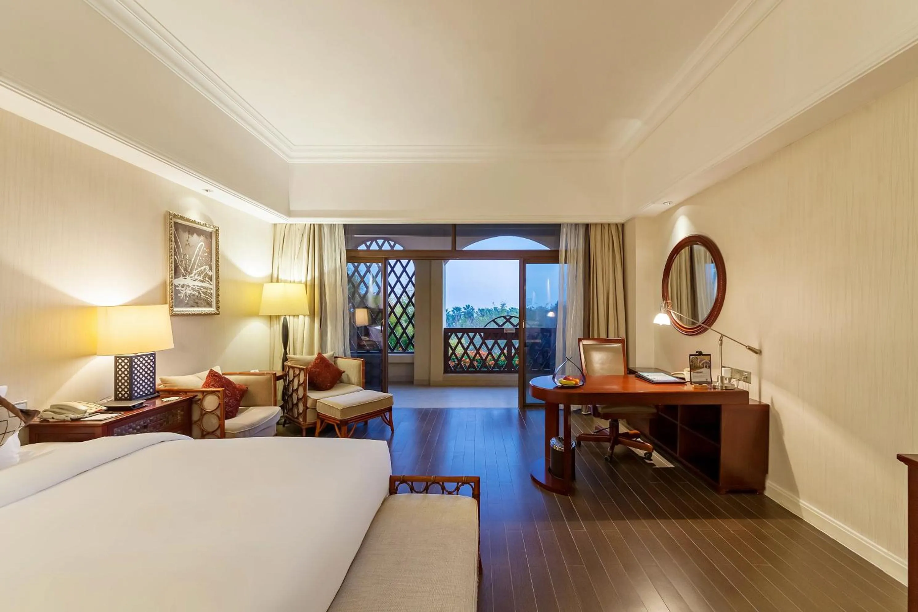 Photo of the whole room, Bed in Xiamen Royal Victoria Hotel