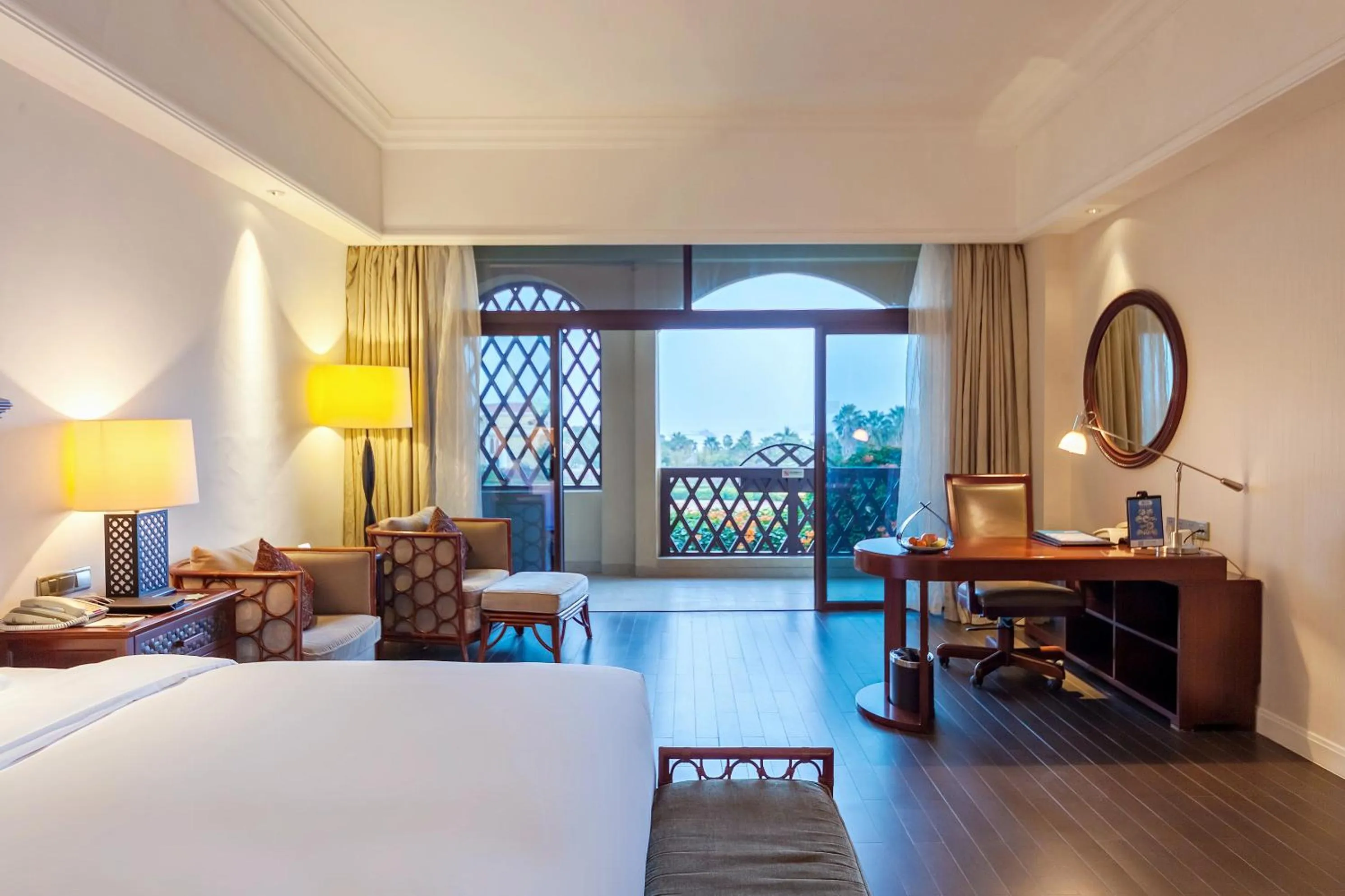 Photo of the whole room, Bed in Xiamen Royal Victoria Hotel