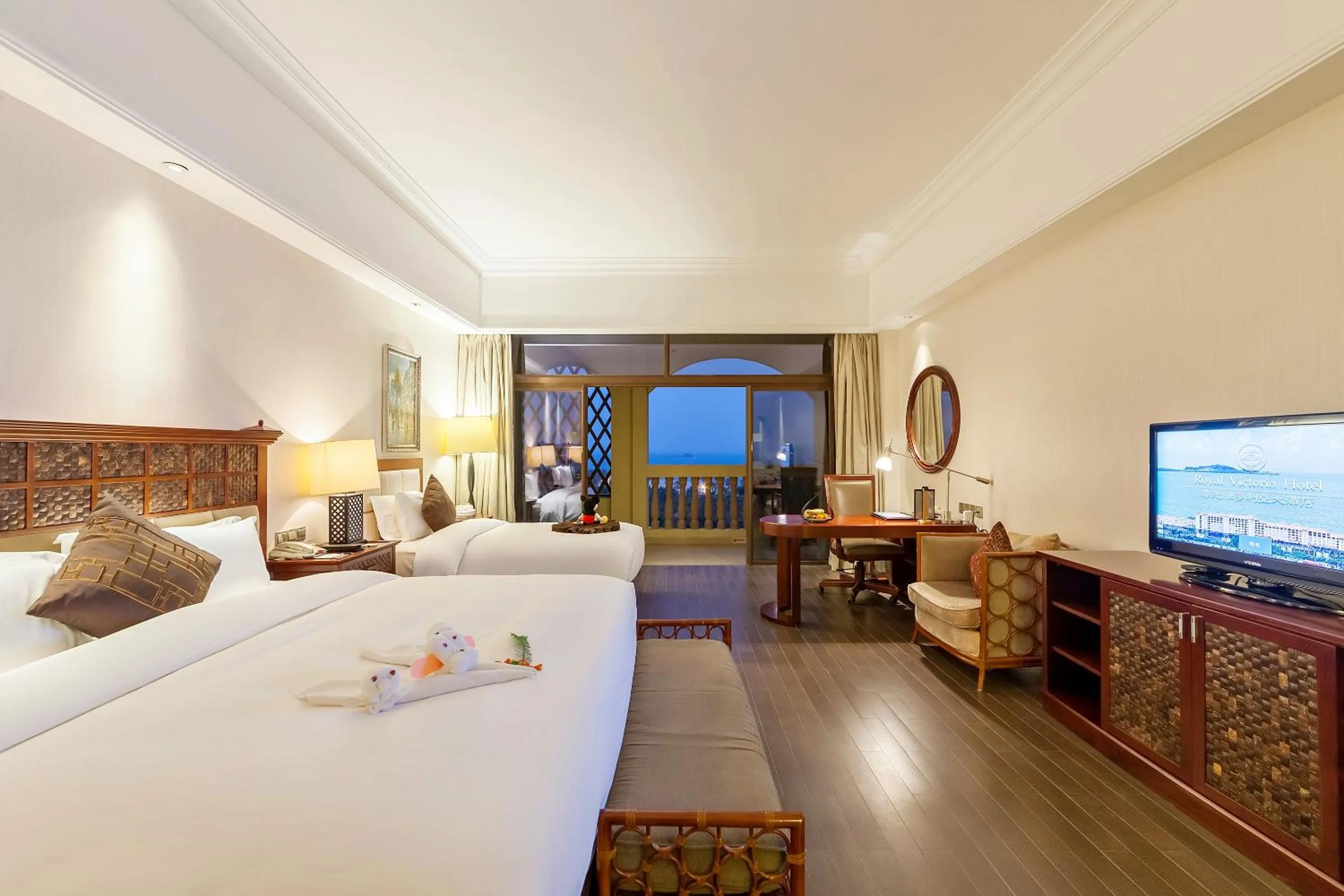 Photo of the whole room, Bed in Xiamen Royal Victoria Hotel