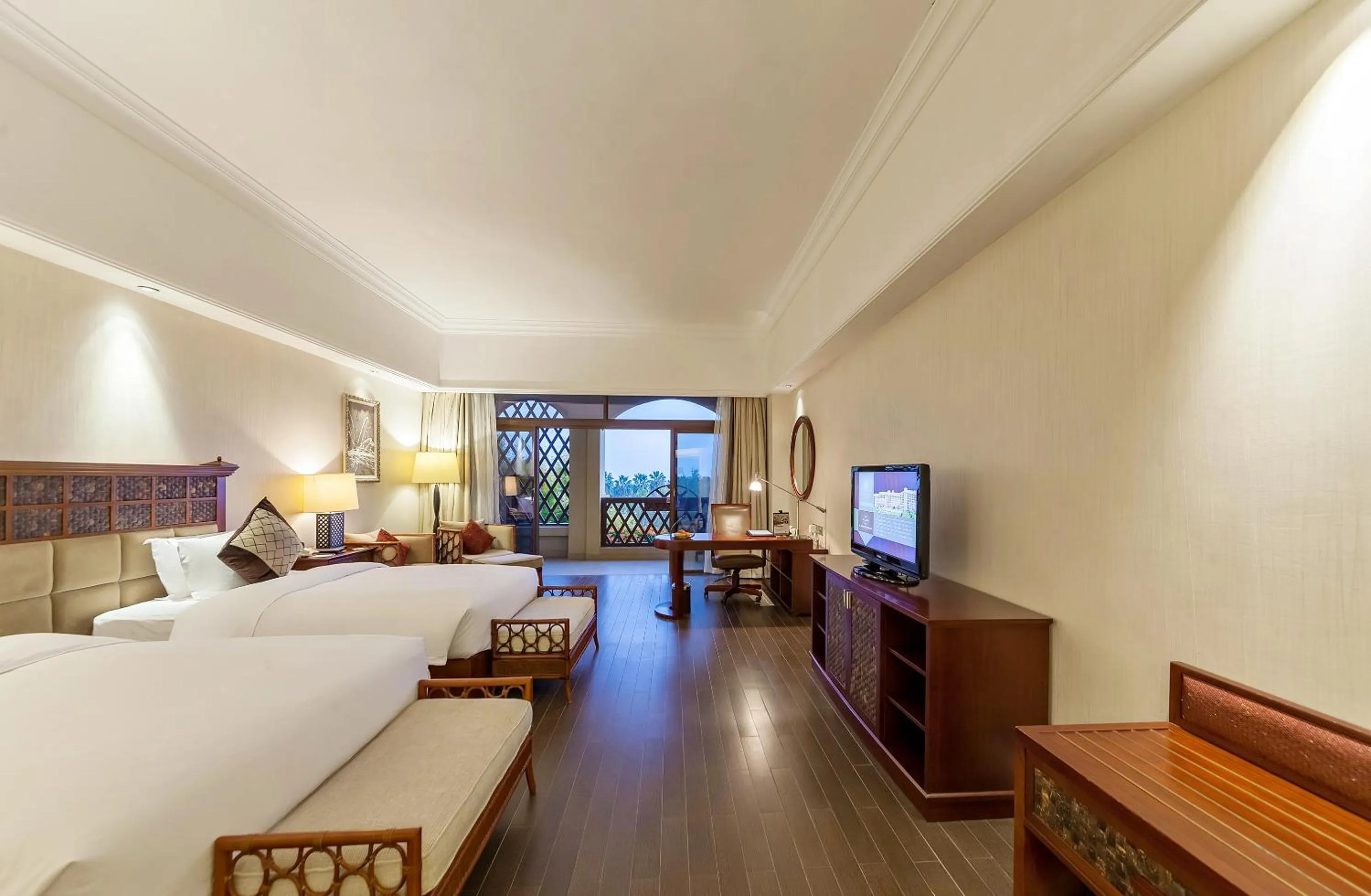 Photo of the whole room, Bed in Xiamen Royal Victoria Hotel