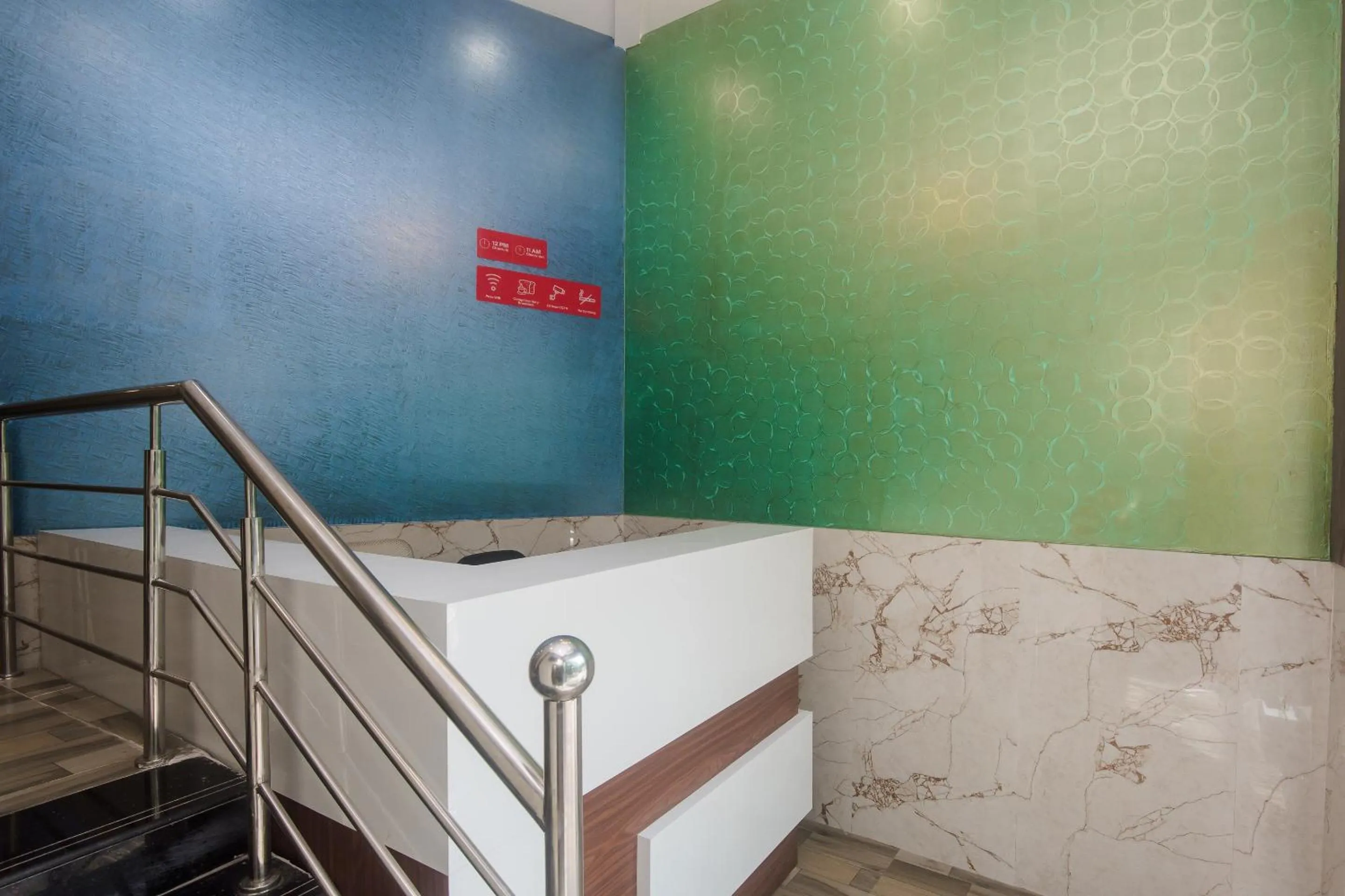 Lobby or reception in Hotel O Greenforest Near Airport Road Metro Station