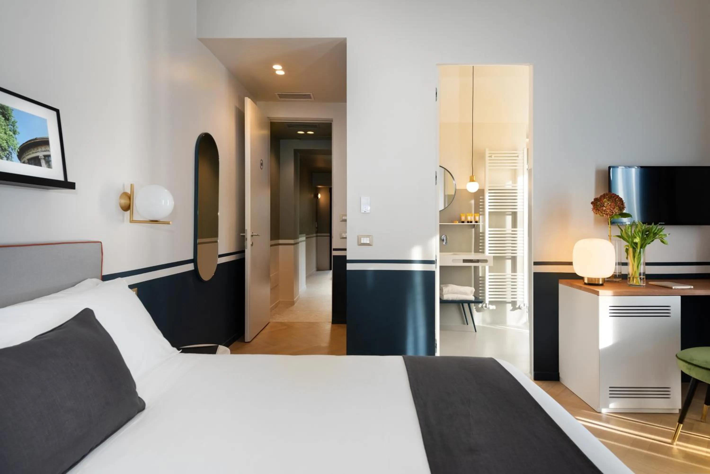 Bedroom, Bed in Velvet Grey Boutique Hotel