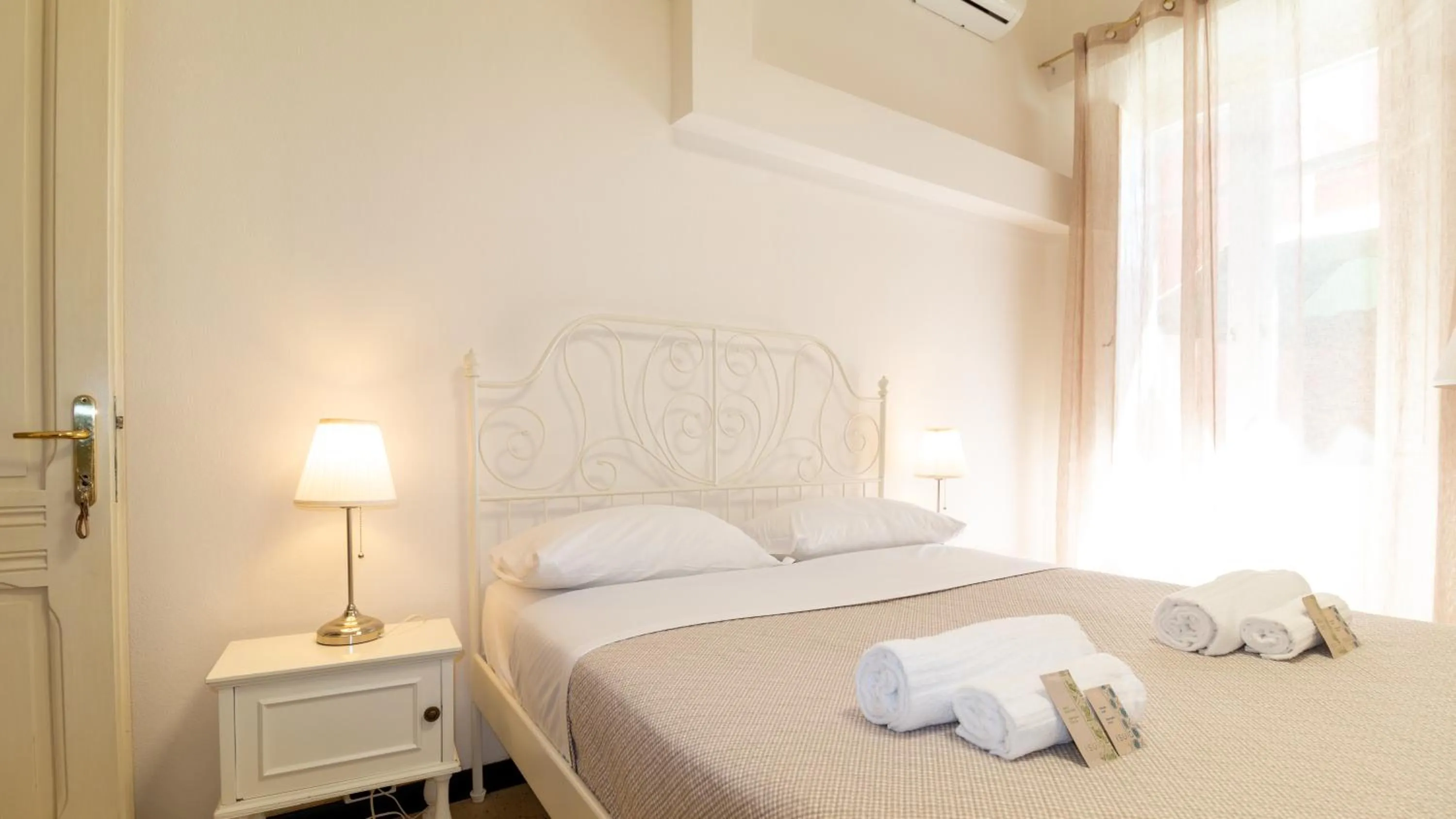 Bedroom, Bed in Affittacamere Juighissa Leonora