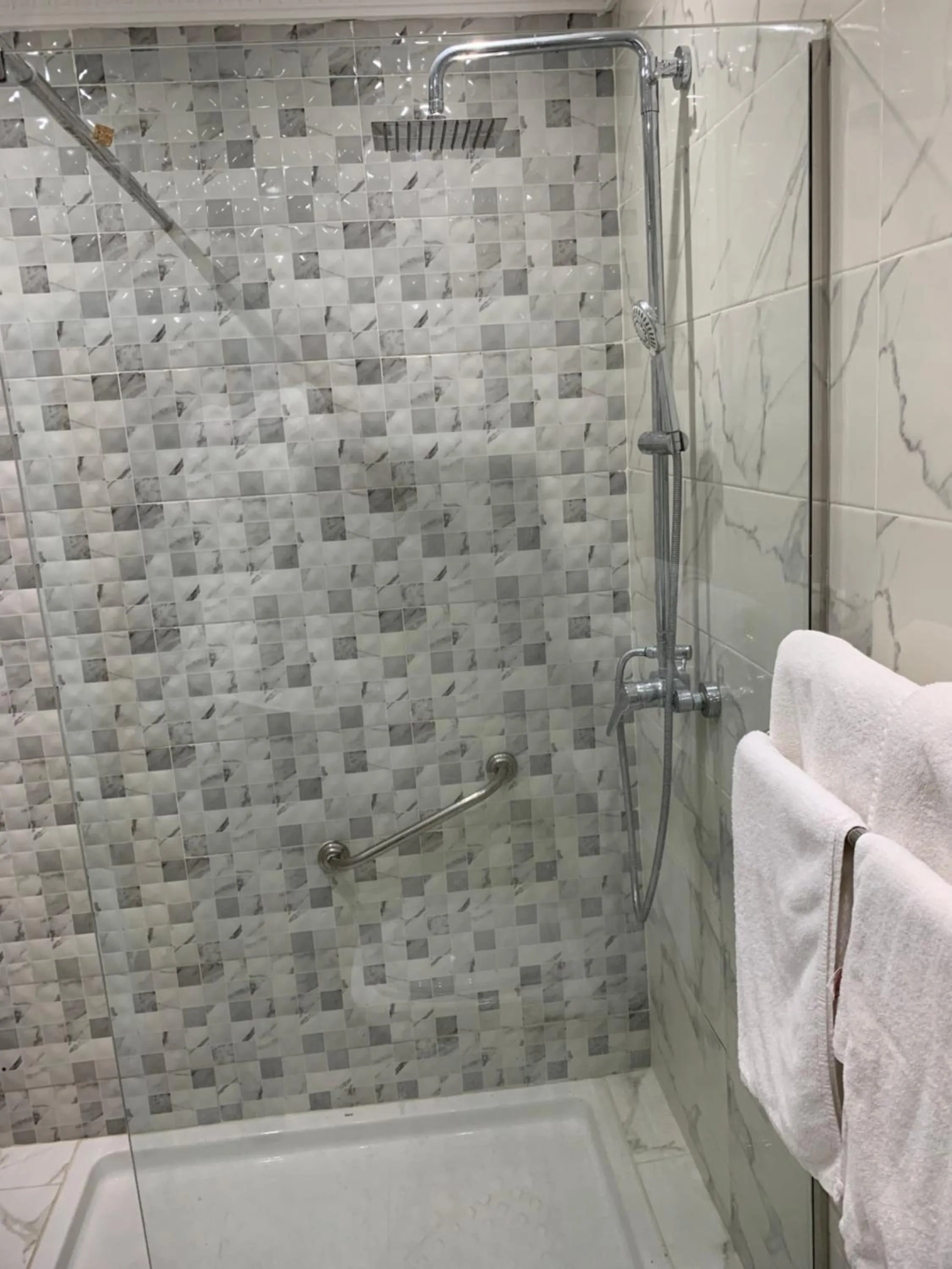 Bathroom in Marco Polo