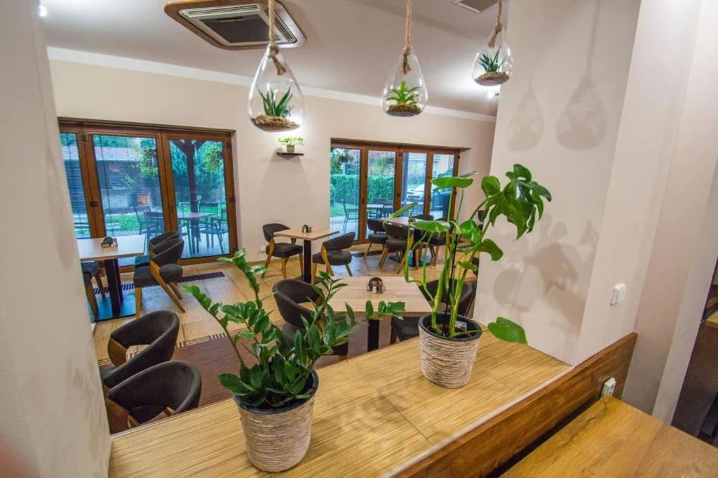 Restaurant/places to eat in Hotel Sport