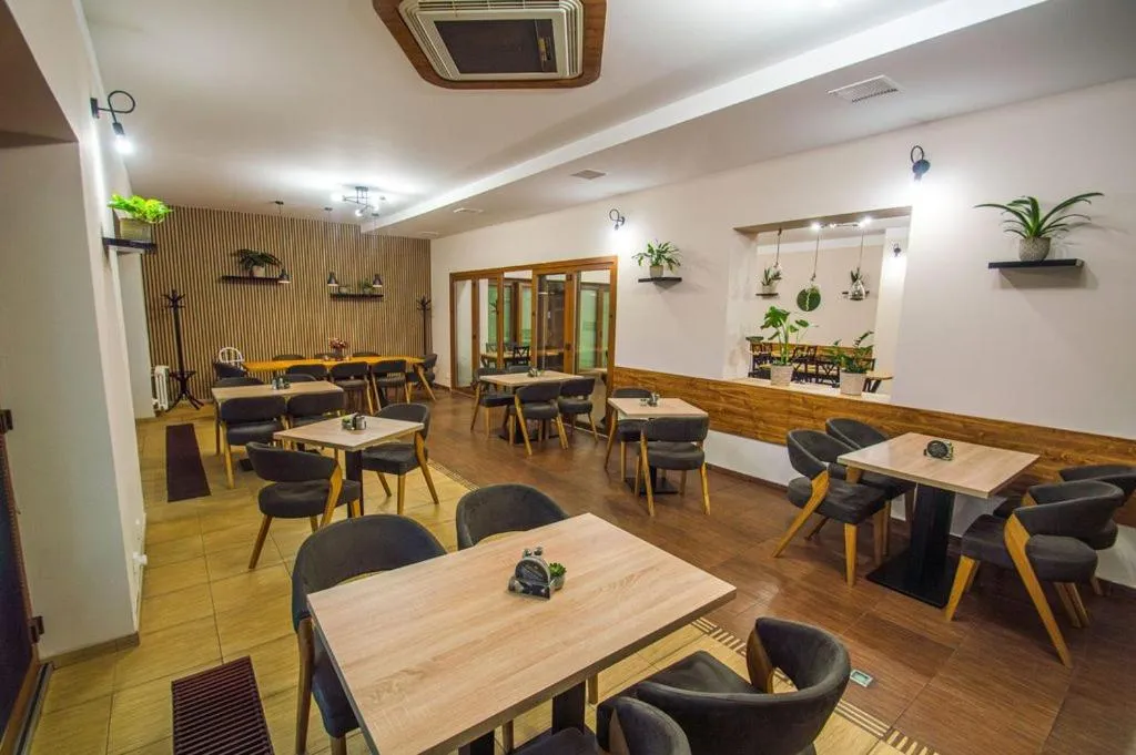 Restaurant/places to eat in Hotel Sport