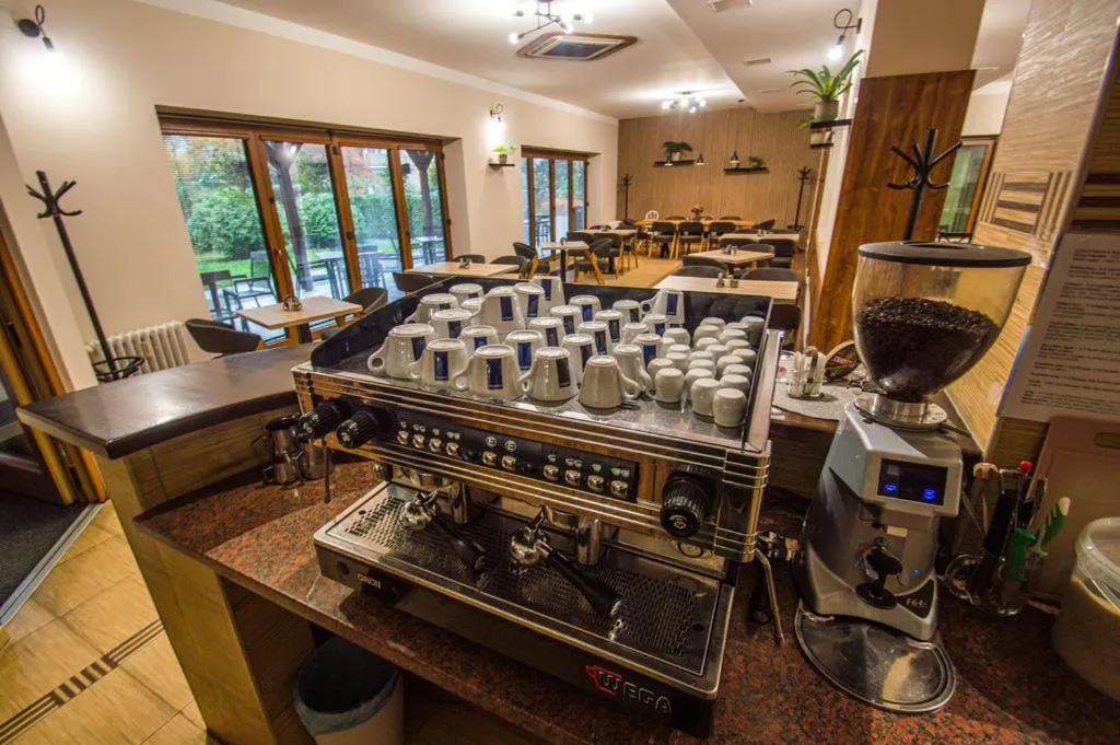 Restaurant/places to eat in Hotel Sport