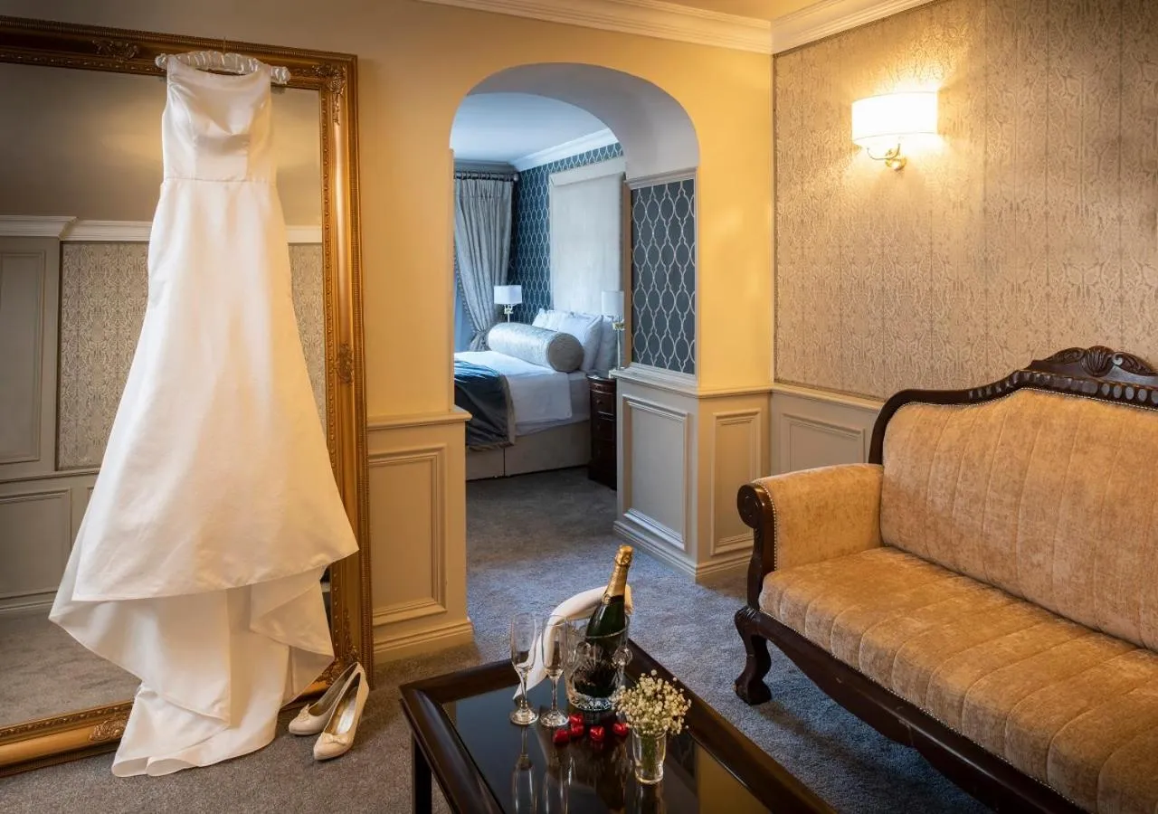 Bedroom, Bed in Kee's Hotel