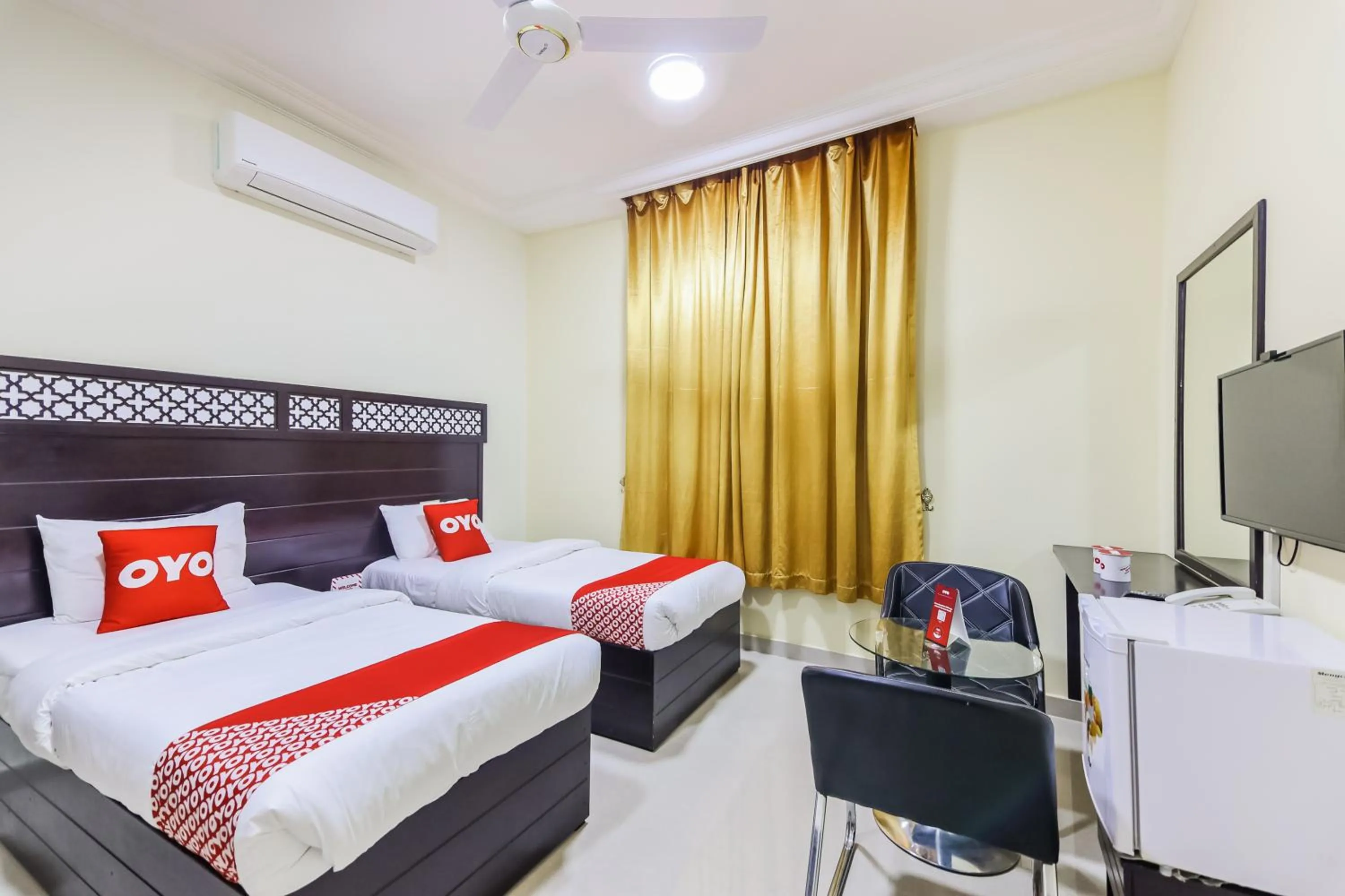 Bedroom, Bed in Ras Al Hadd Waves Hotel