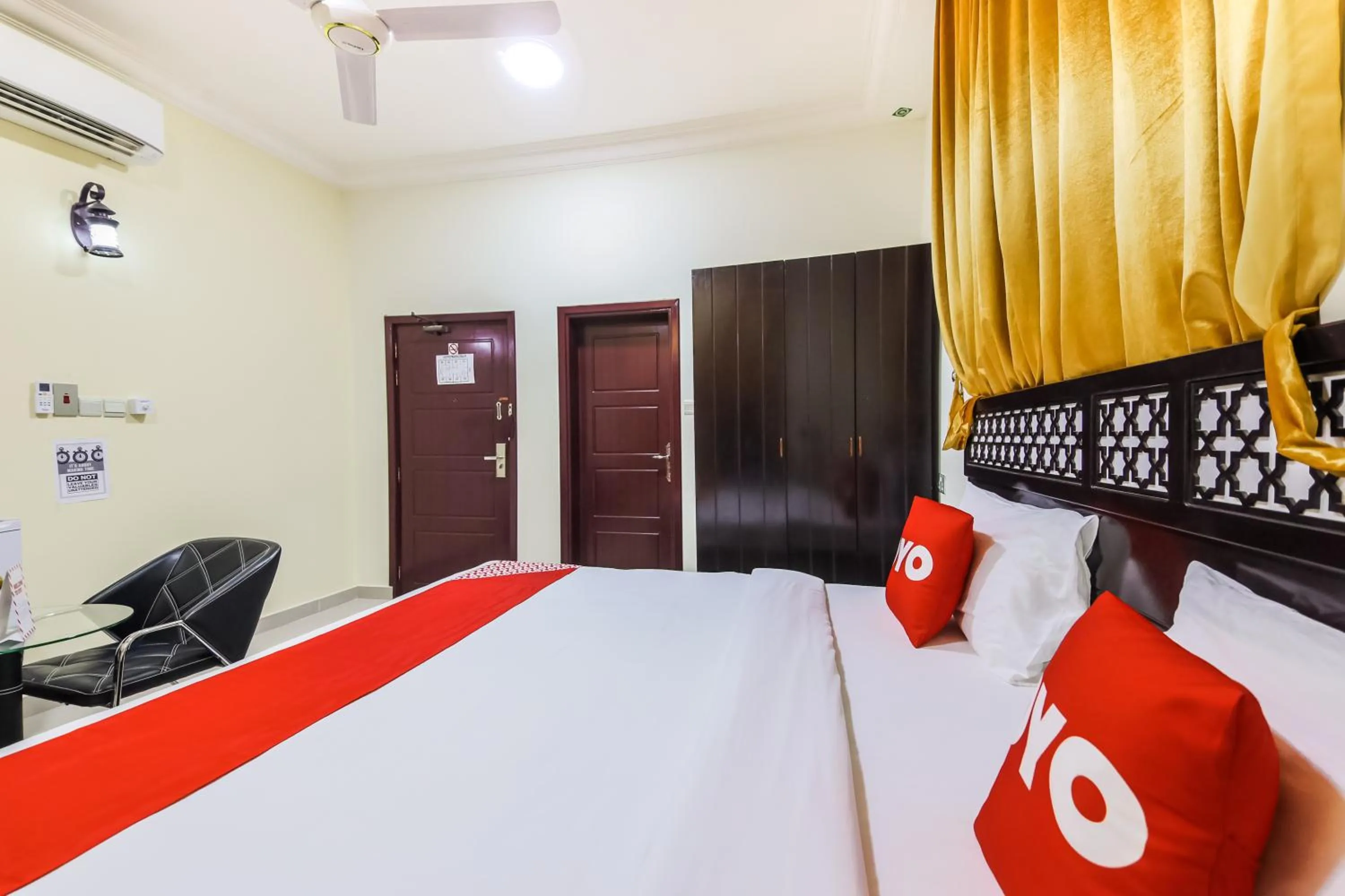 Bedroom, Bed in Ras Al Hadd Waves Hotel