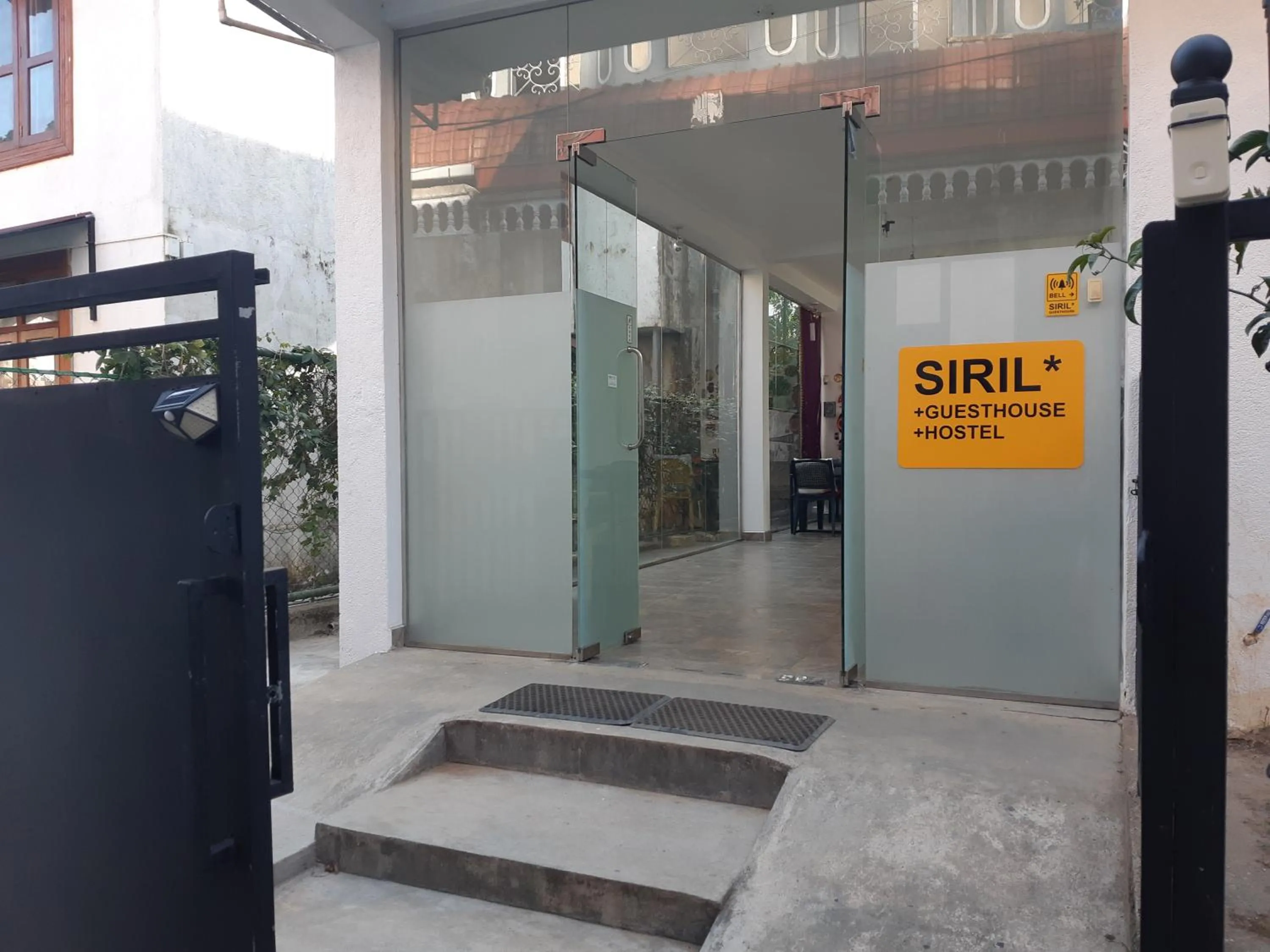 Facade/entrance in Siril Guesthouse Hostel