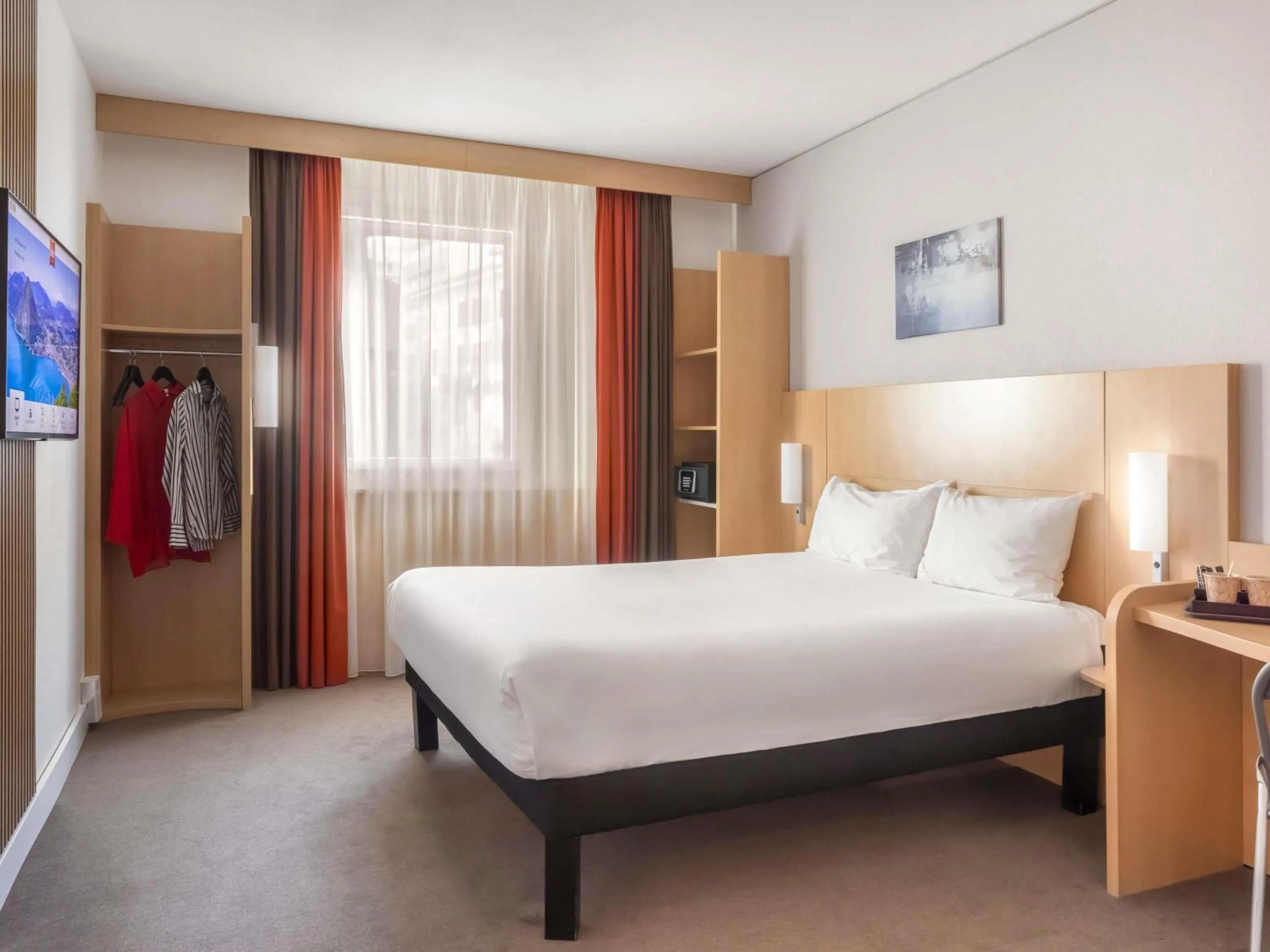 Bedroom, Bed in Ibis Lugano Paradiso