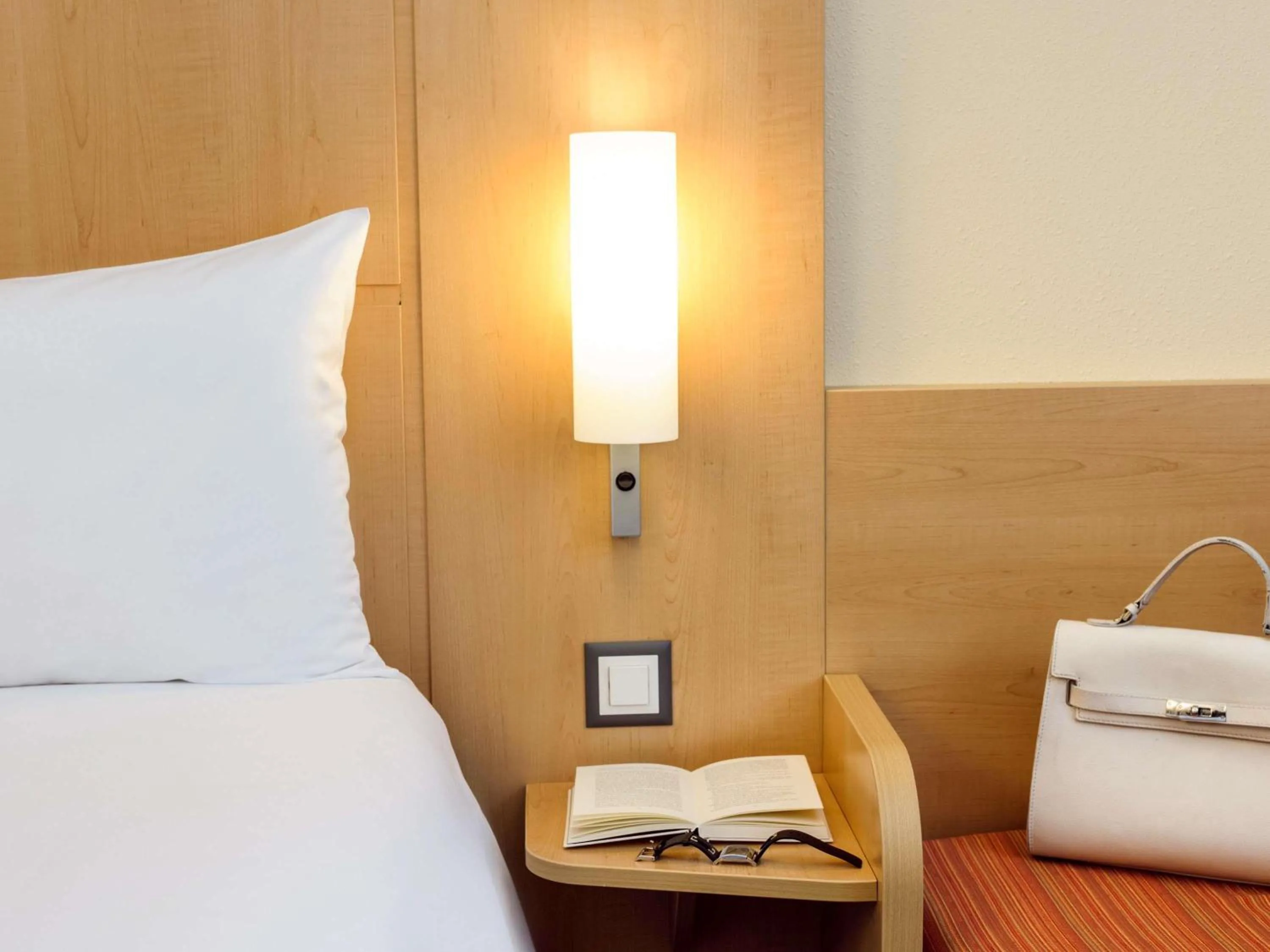 Bedroom, Bed in Ibis Lugano Paradiso