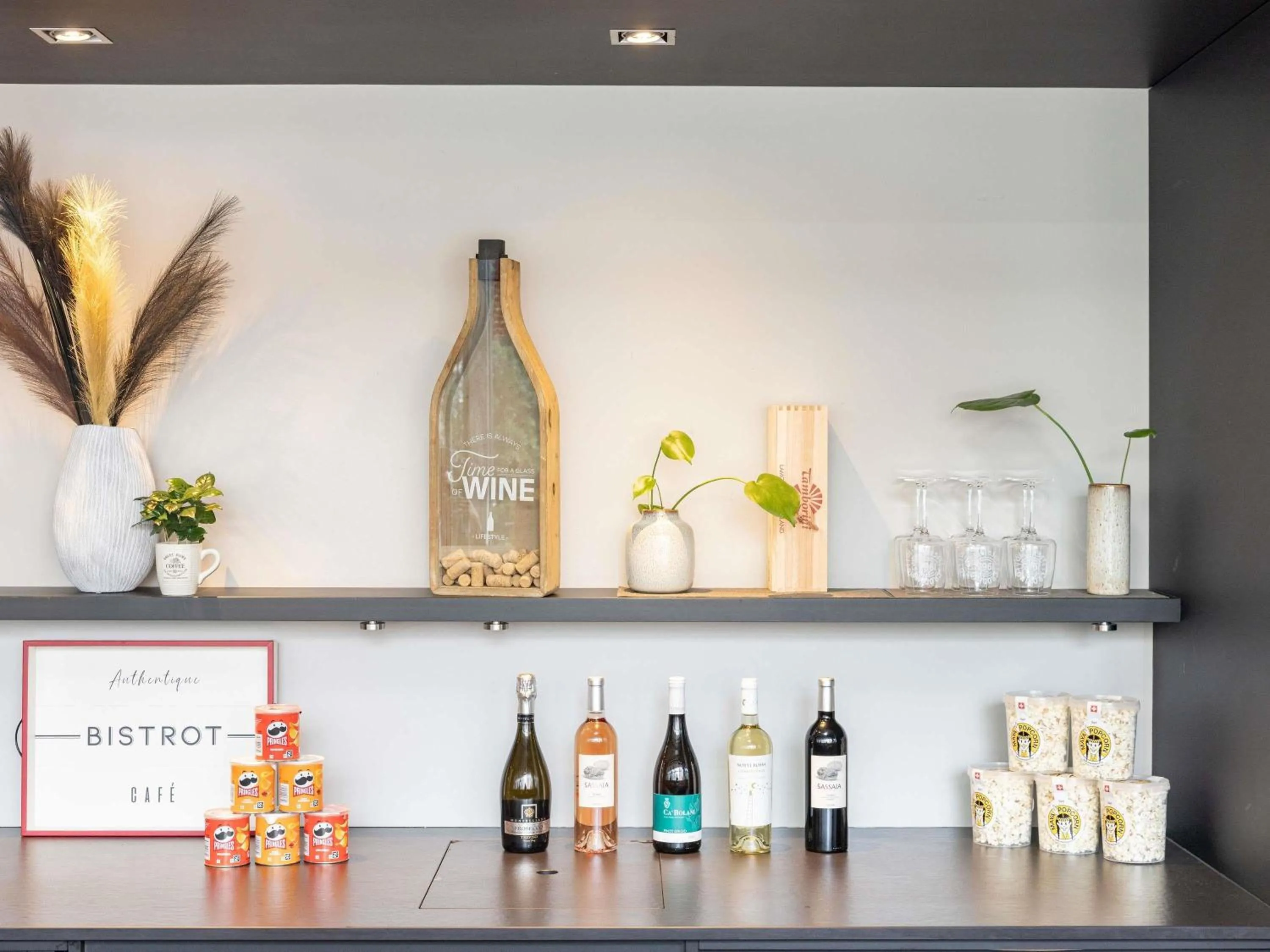 Lounge or bar in Ibis Lugano Paradiso