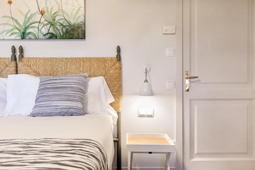 Bedroom, Bed in Son Gris