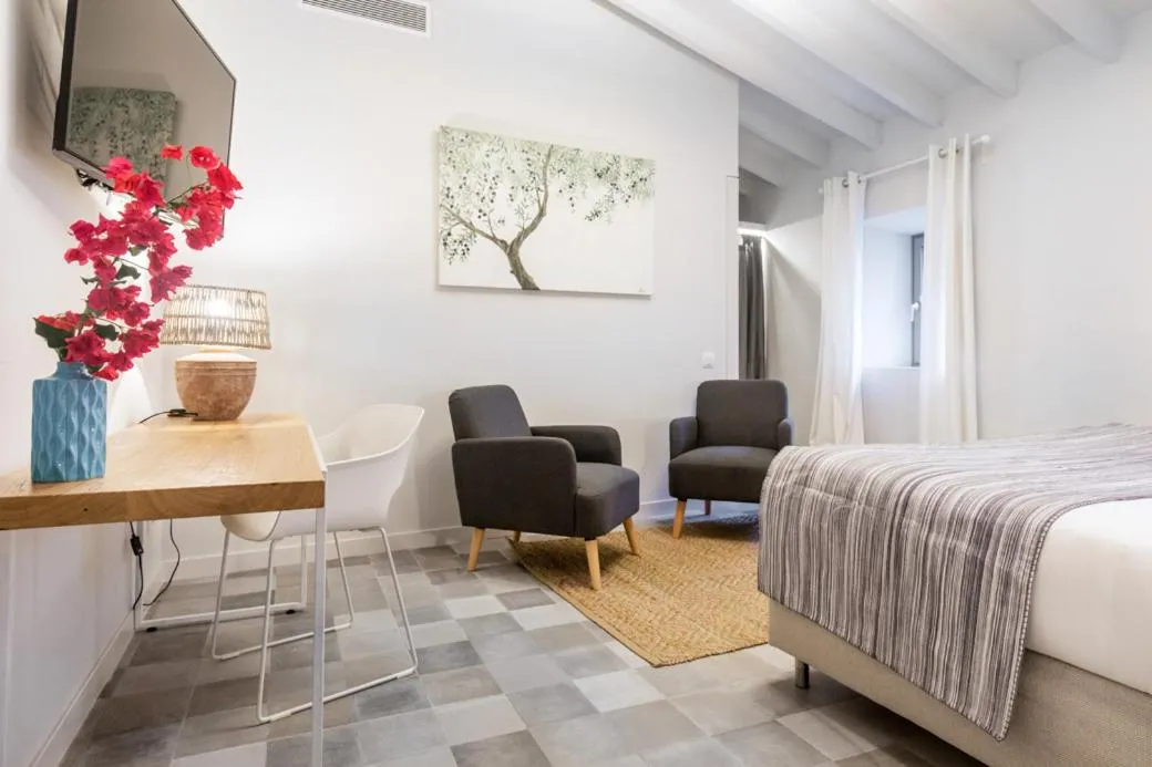 Bedroom, Bed in Son Gris