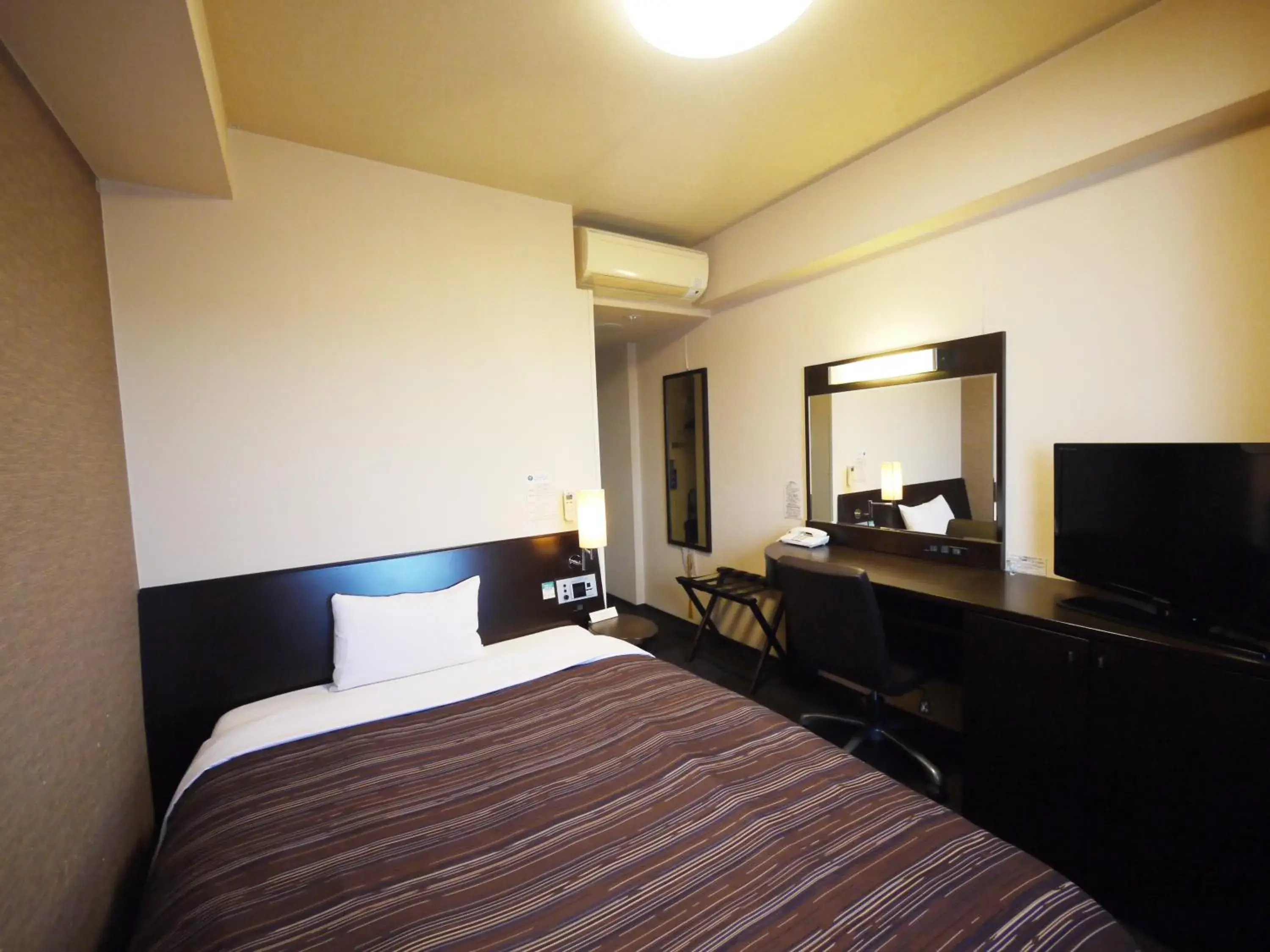 Superior Single Room - single occupancy in Hotel Route-Inn Mito Kencho-mae Superior Single Room - single occupancy in Hotel Route-Inn Mito Kencho-mae