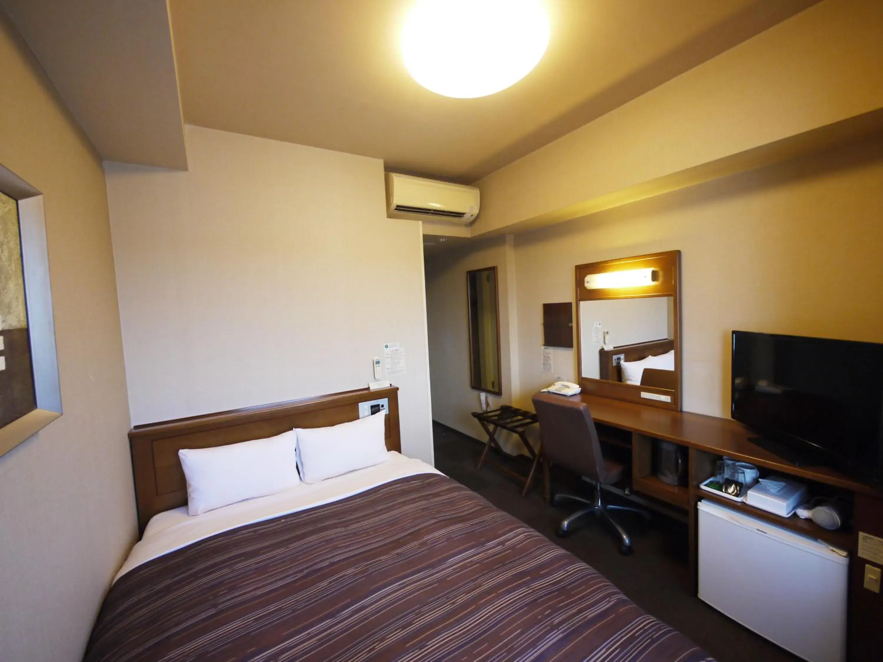 Semi Double Room - Non-Smoking in Hotel Route-Inn Mito Kencho-mae Semi Double Room - Non-Smoking in Hotel Route-Inn Mito Kencho-mae