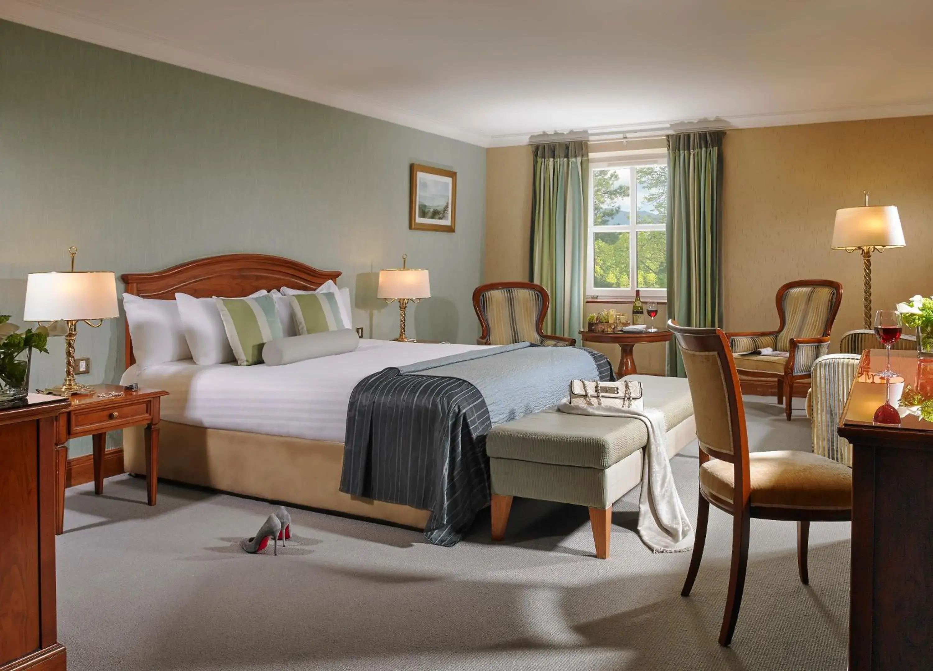 Deluxe Queen Room in Killarney Plaza Hotel & Spa Deluxe Queen Room in Killarney Plaza Hotel & Spa