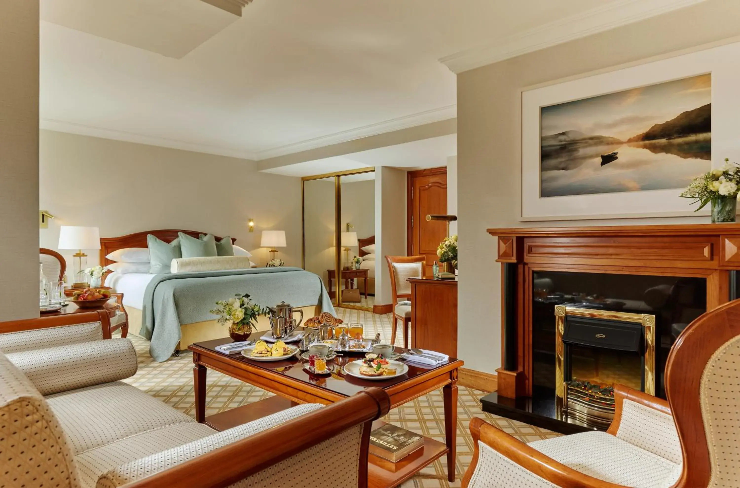 Superior Deluxe King Room in Killarney Plaza Hotel & Spa Superior Deluxe King Room in Killarney Plaza Hotel & Spa