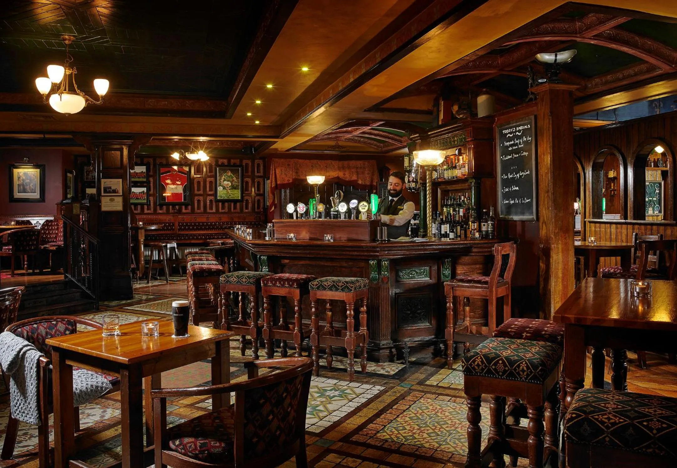 Restaurant/places to eat in Killarney Avenue