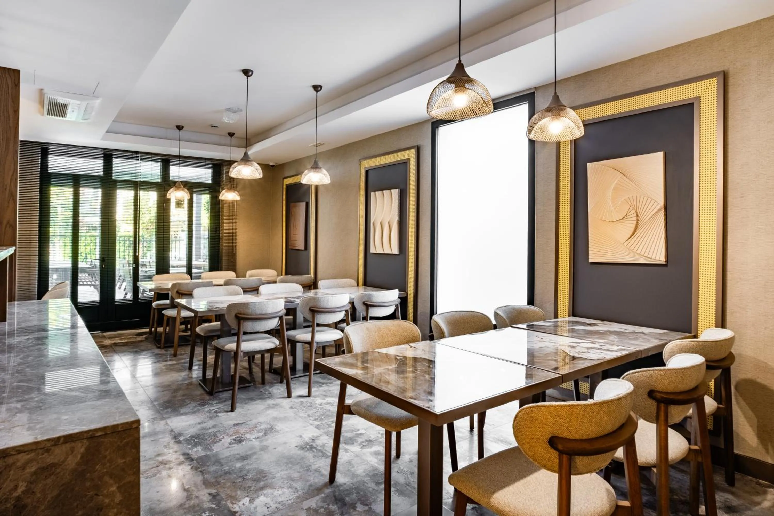 Restaurant/places to eat in Boutique Hotel Villa Royal