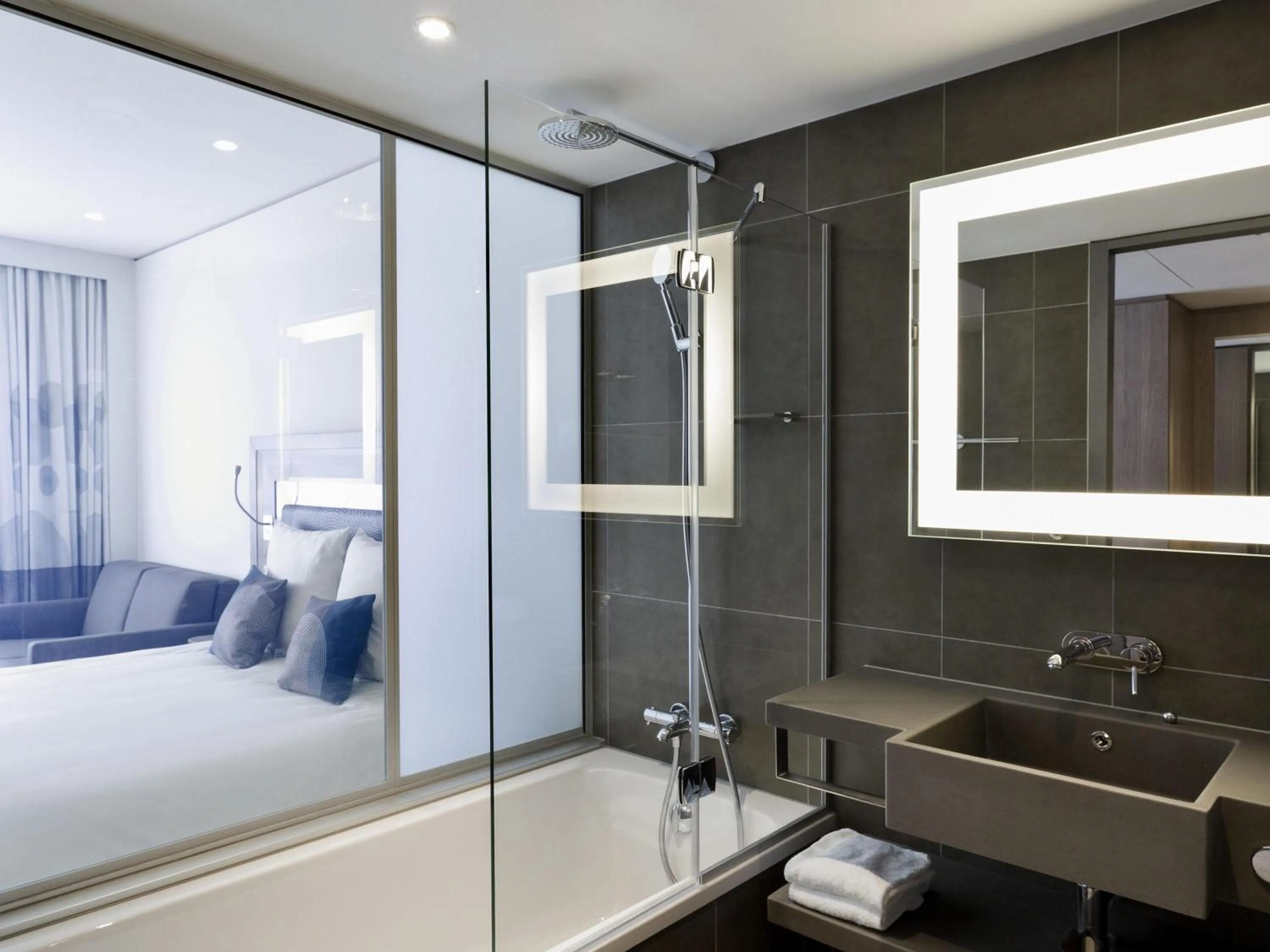 Bedroom, Bed in Novotel Lugano Paradiso