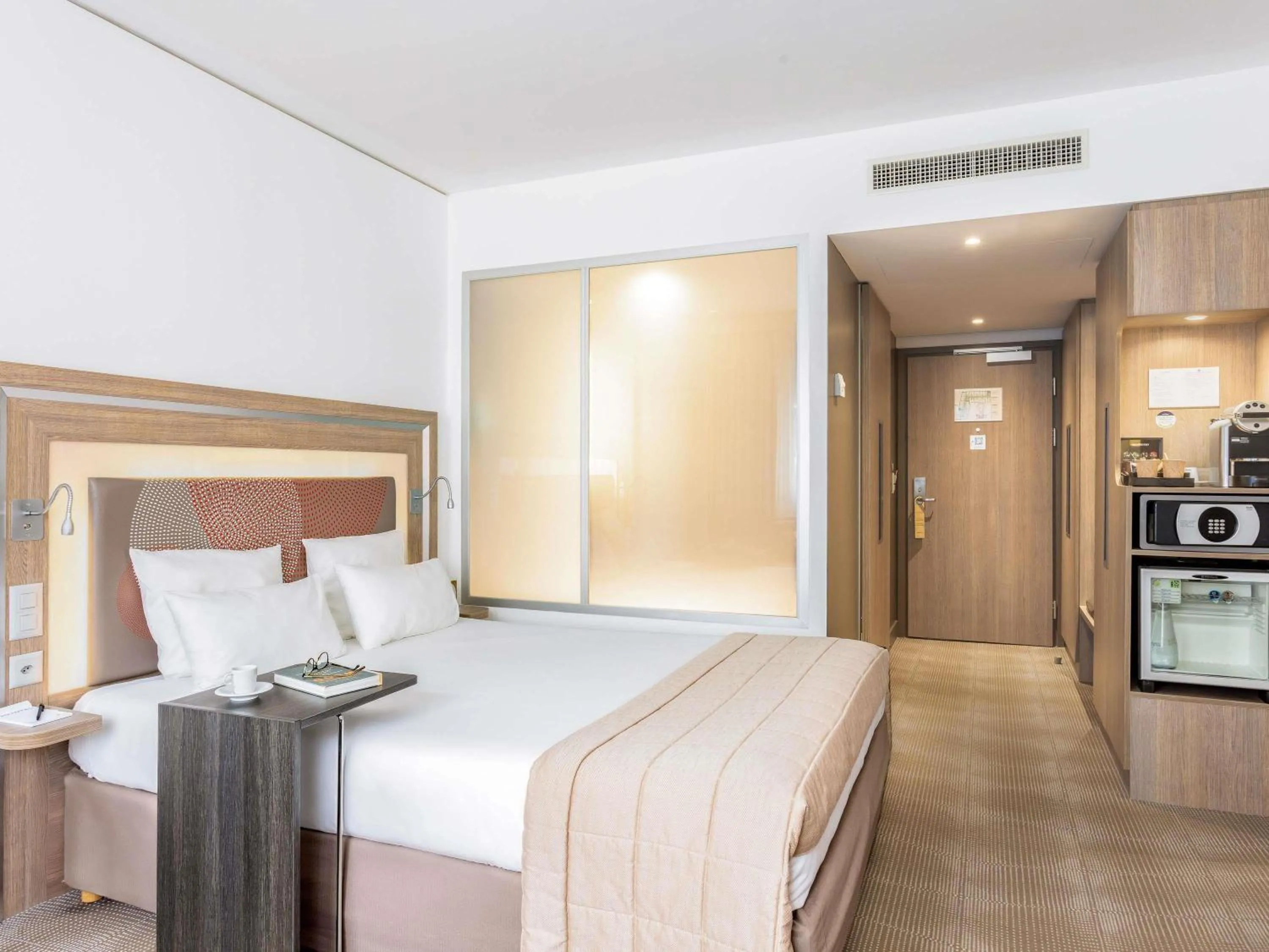 Bedroom, Bed in Novotel Lugano Paradiso