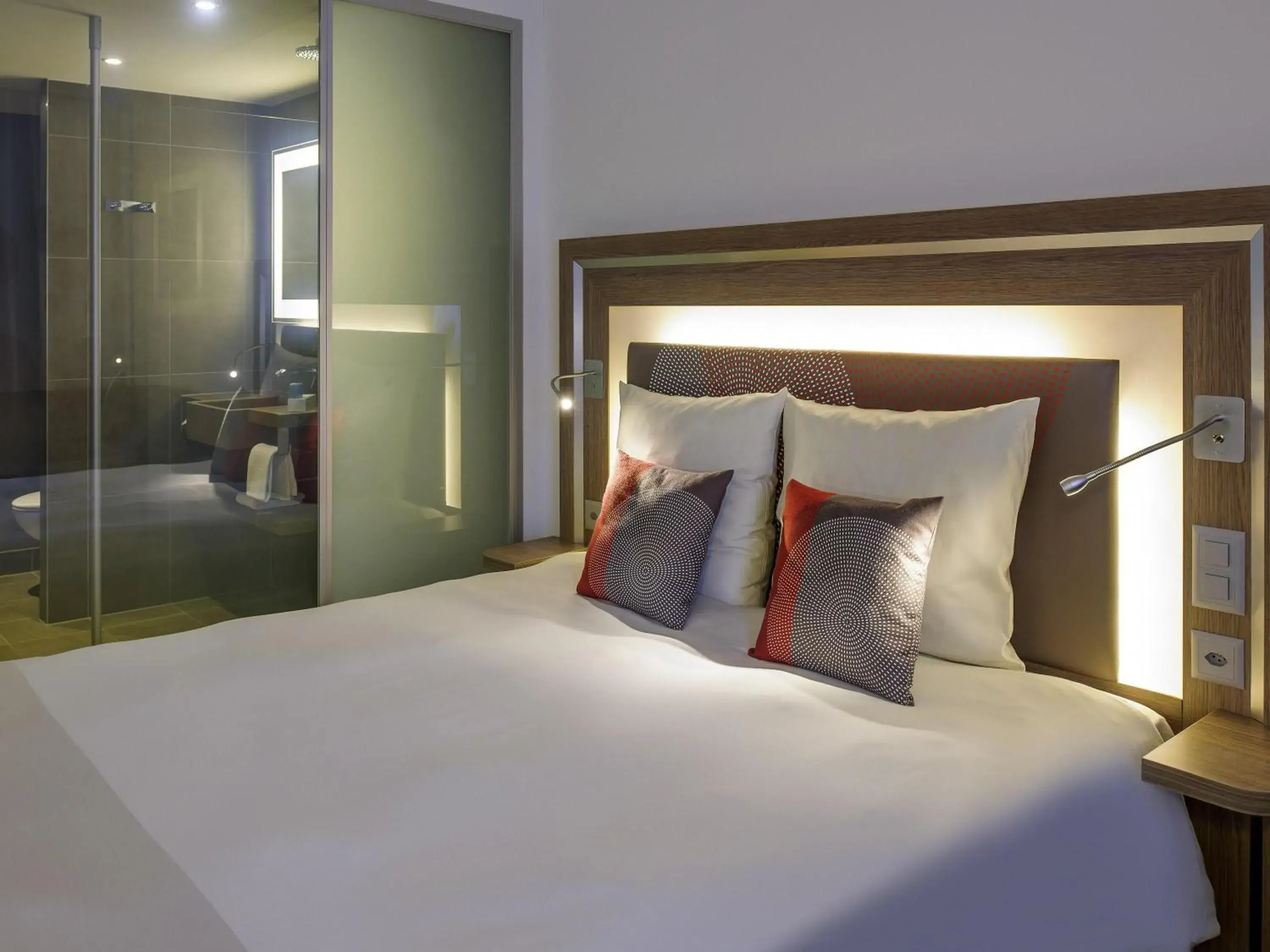 Superior Queen Room with Sofa - Non-Smoking in Novotel Lugano Paradiso Superior Queen Room with Sofa - Non-Smoking in Novotel Lugano Paradiso