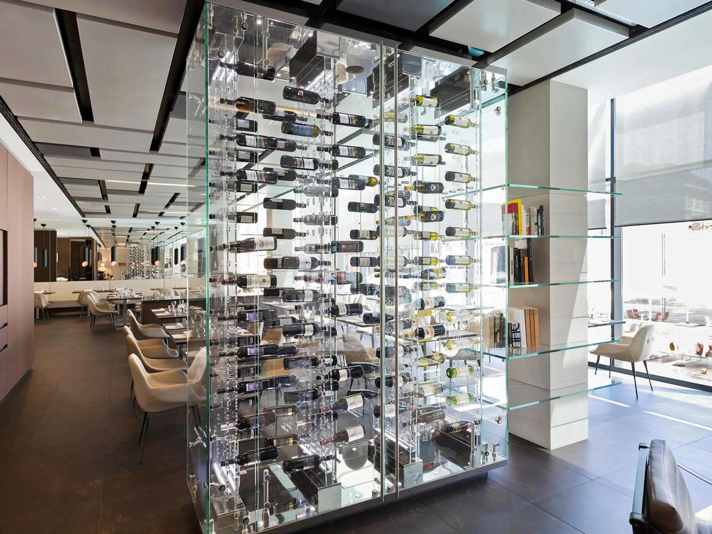 Restaurant/places to eat in Novotel Lugano Paradiso