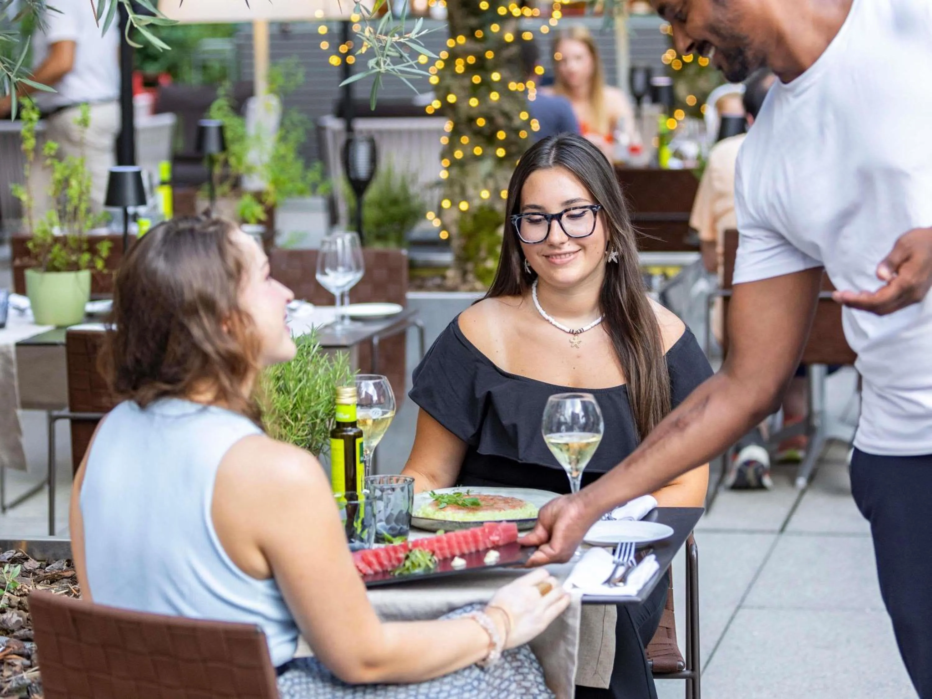 Restaurant/places to eat in Novotel Lugano Paradiso