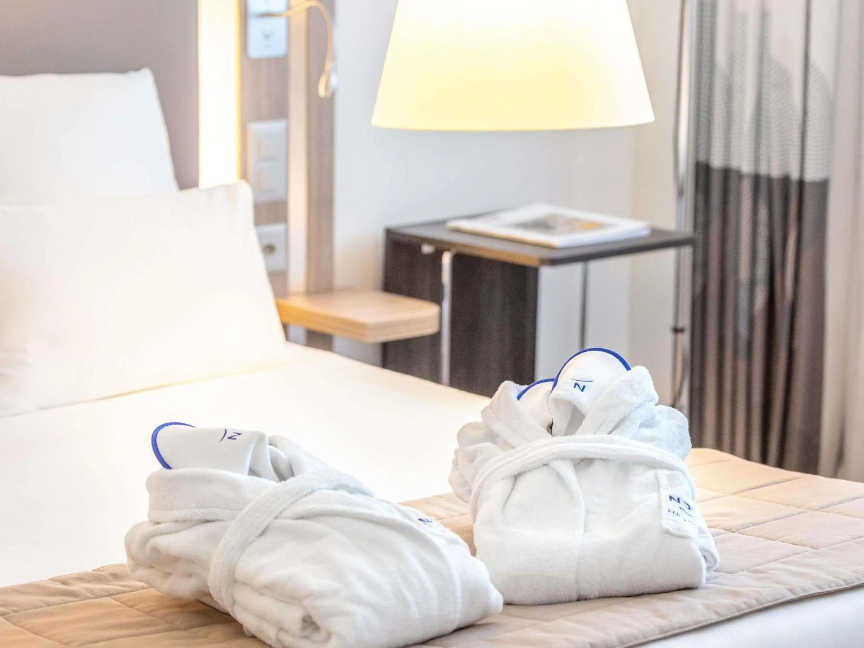 Bedroom, Bed in Novotel Lugano Paradiso