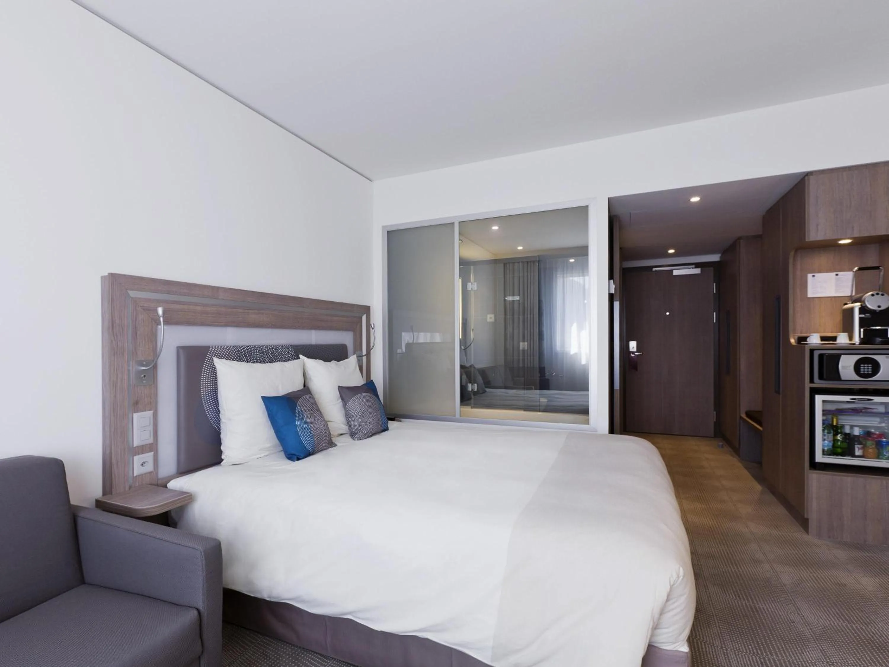 Bedroom, Bed in Novotel Lugano Paradiso