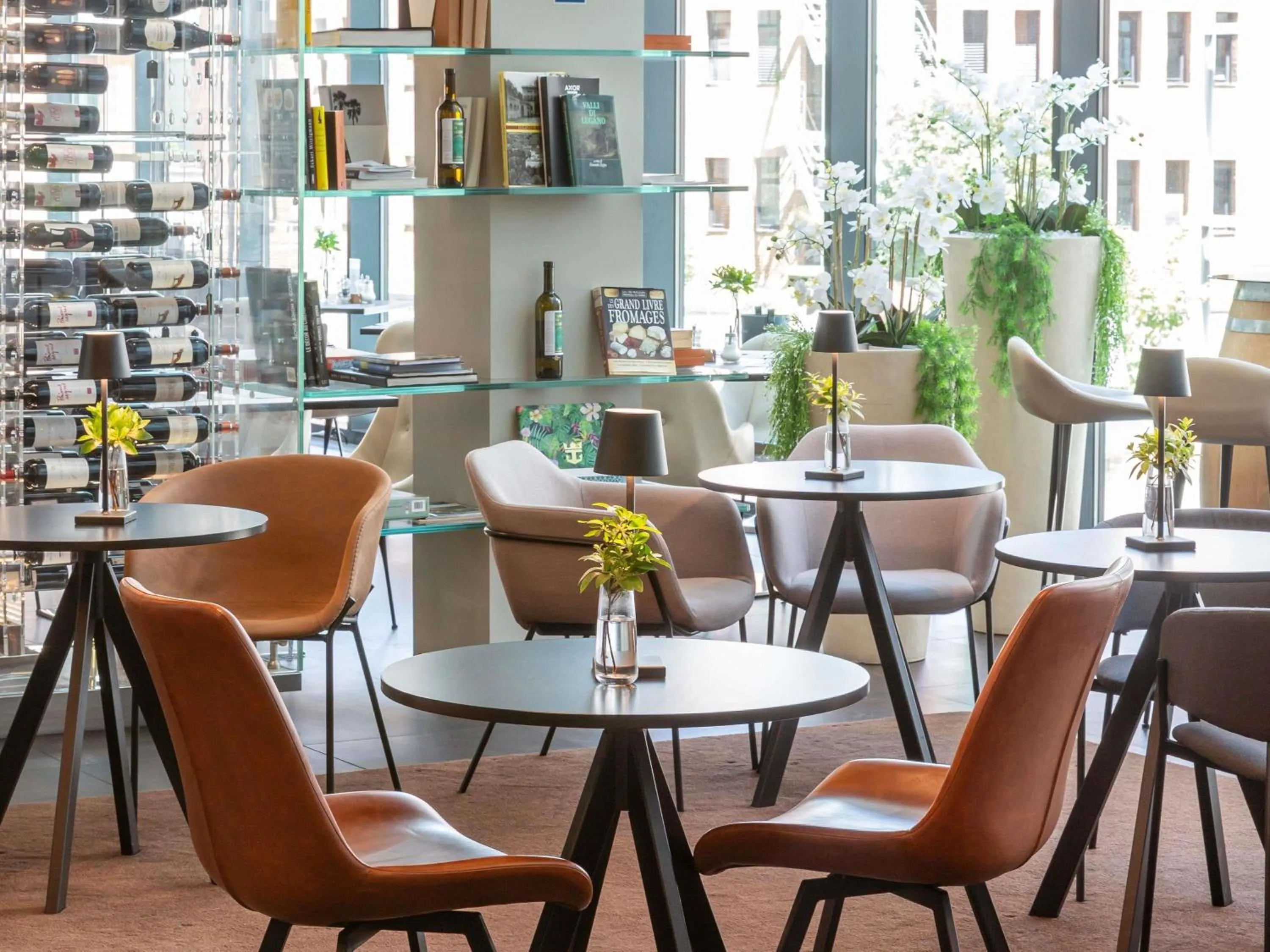 Lounge or bar in Novotel Lugano Paradiso