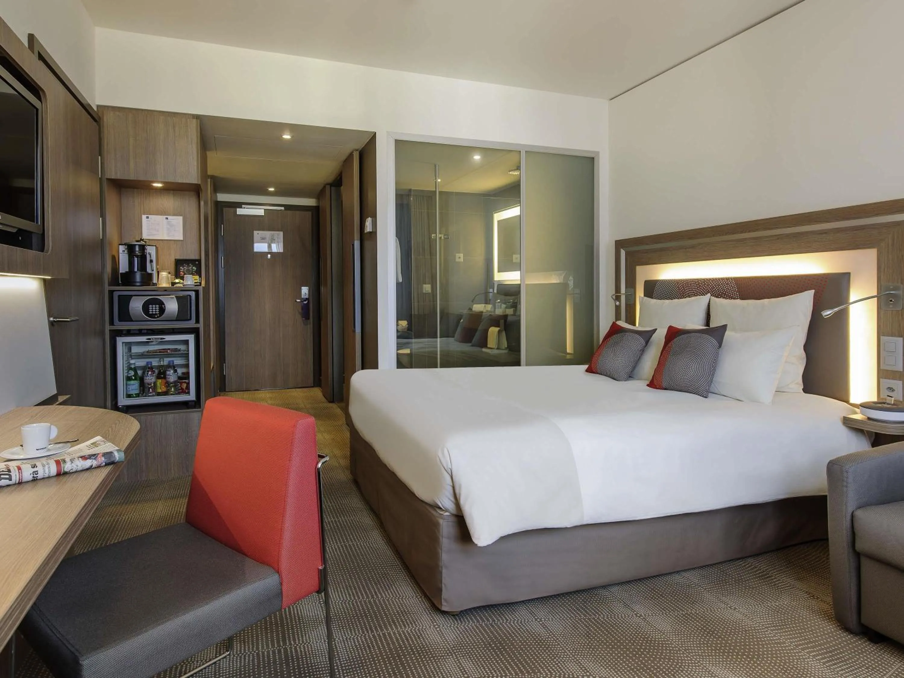 Bedroom, Bed in Novotel Lugano Paradiso