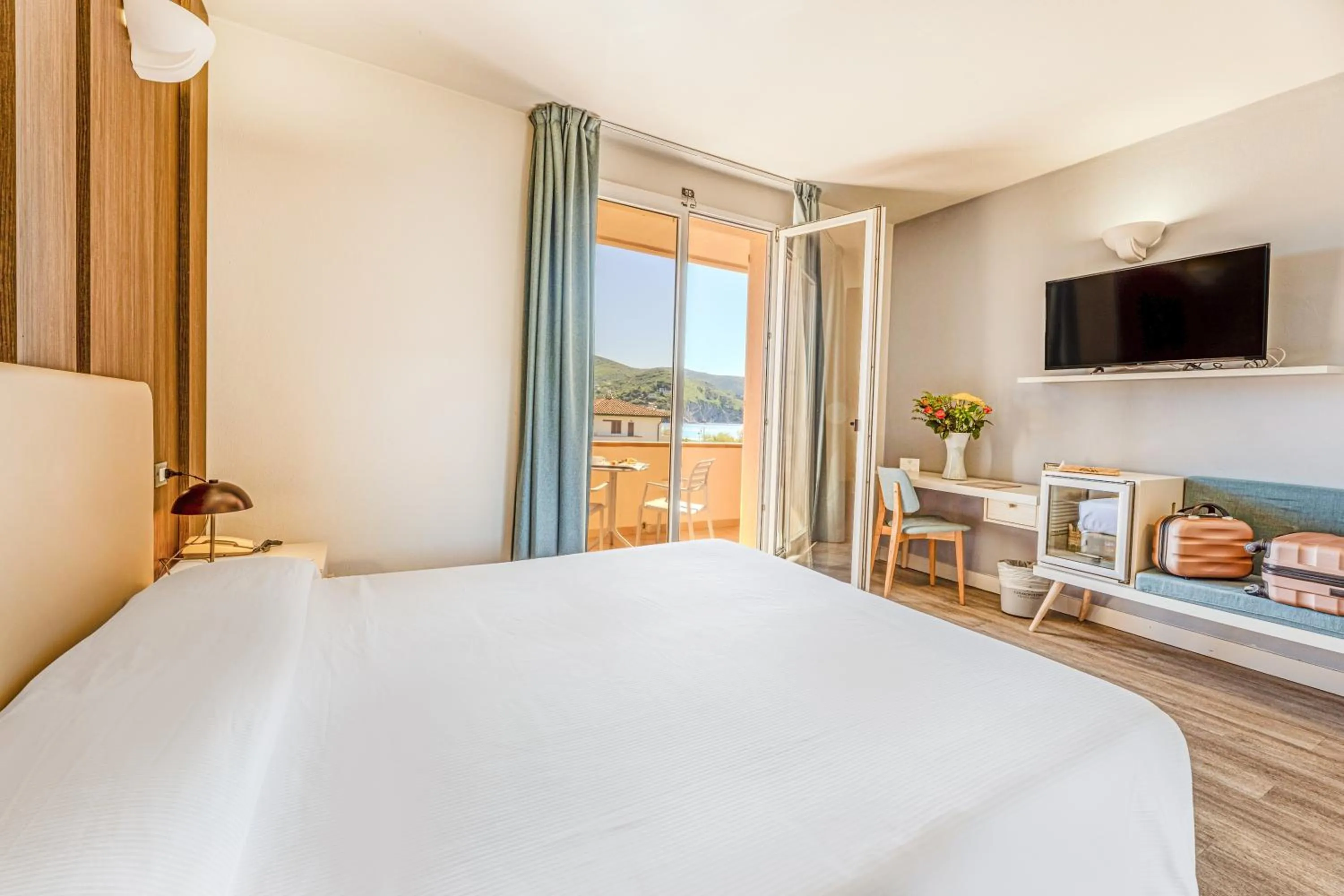 Bed in Hotel Riva del Sole