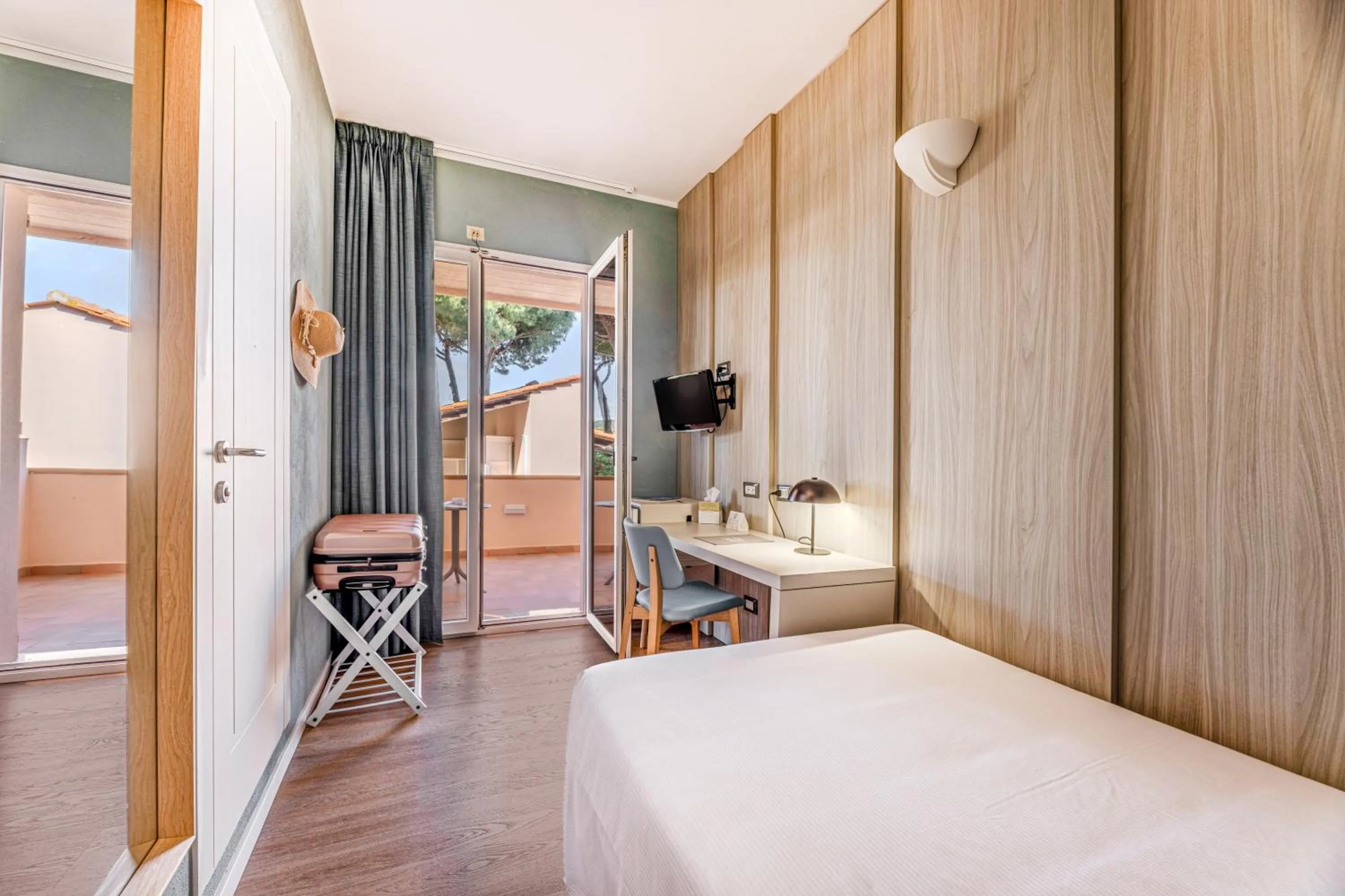 Bed in Hotel Riva del Sole