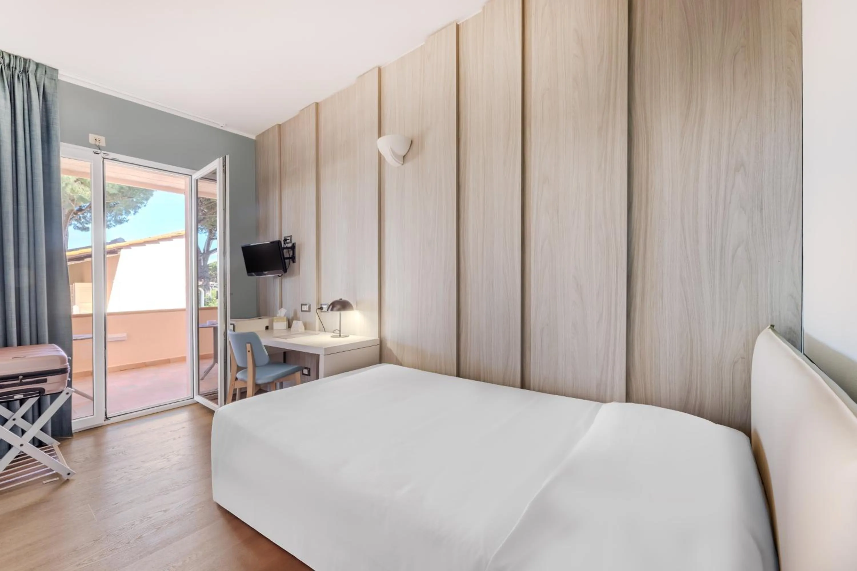 Bed in Hotel Riva del Sole