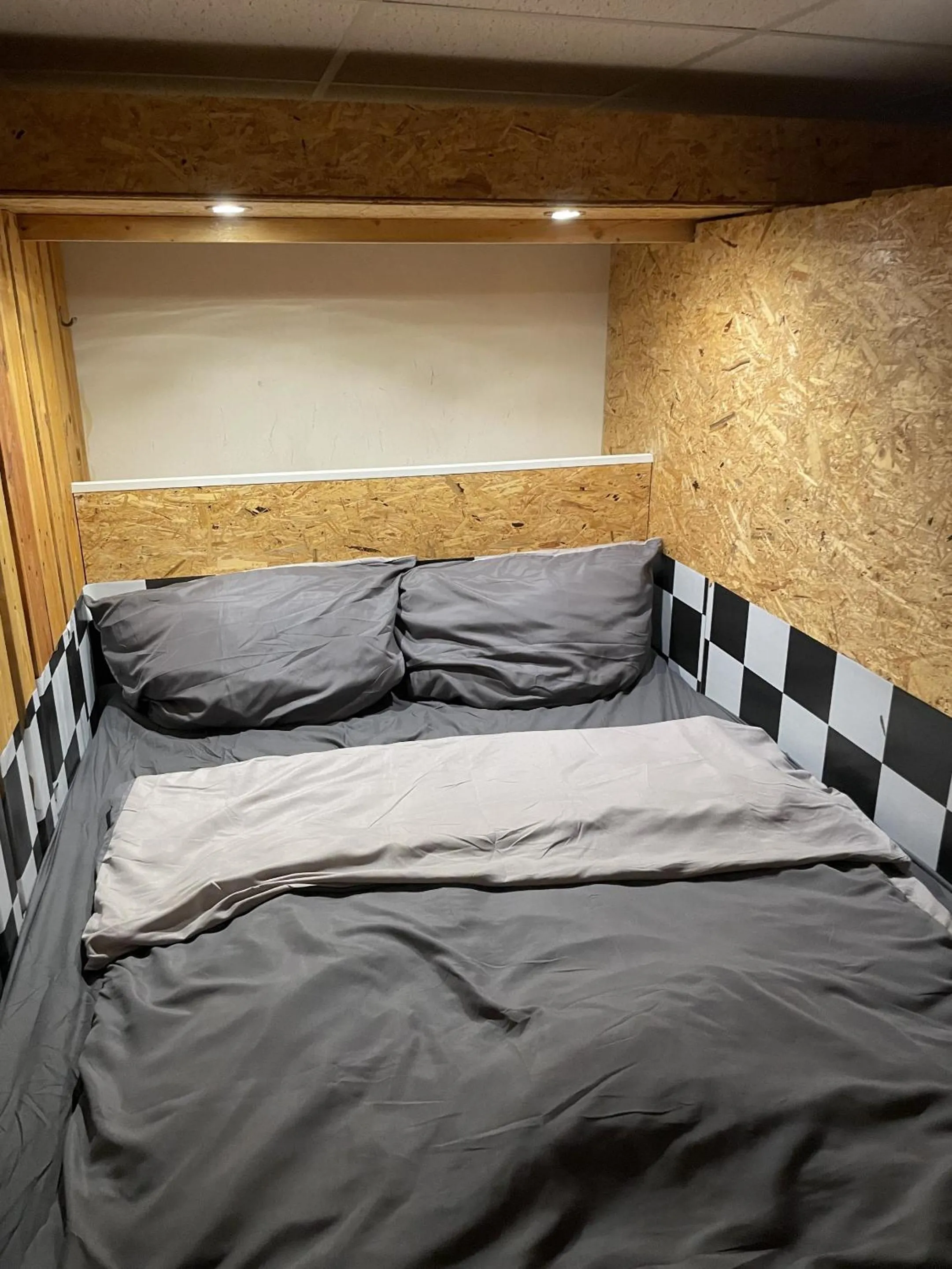 Bedroom, Bed in Urban Capsule