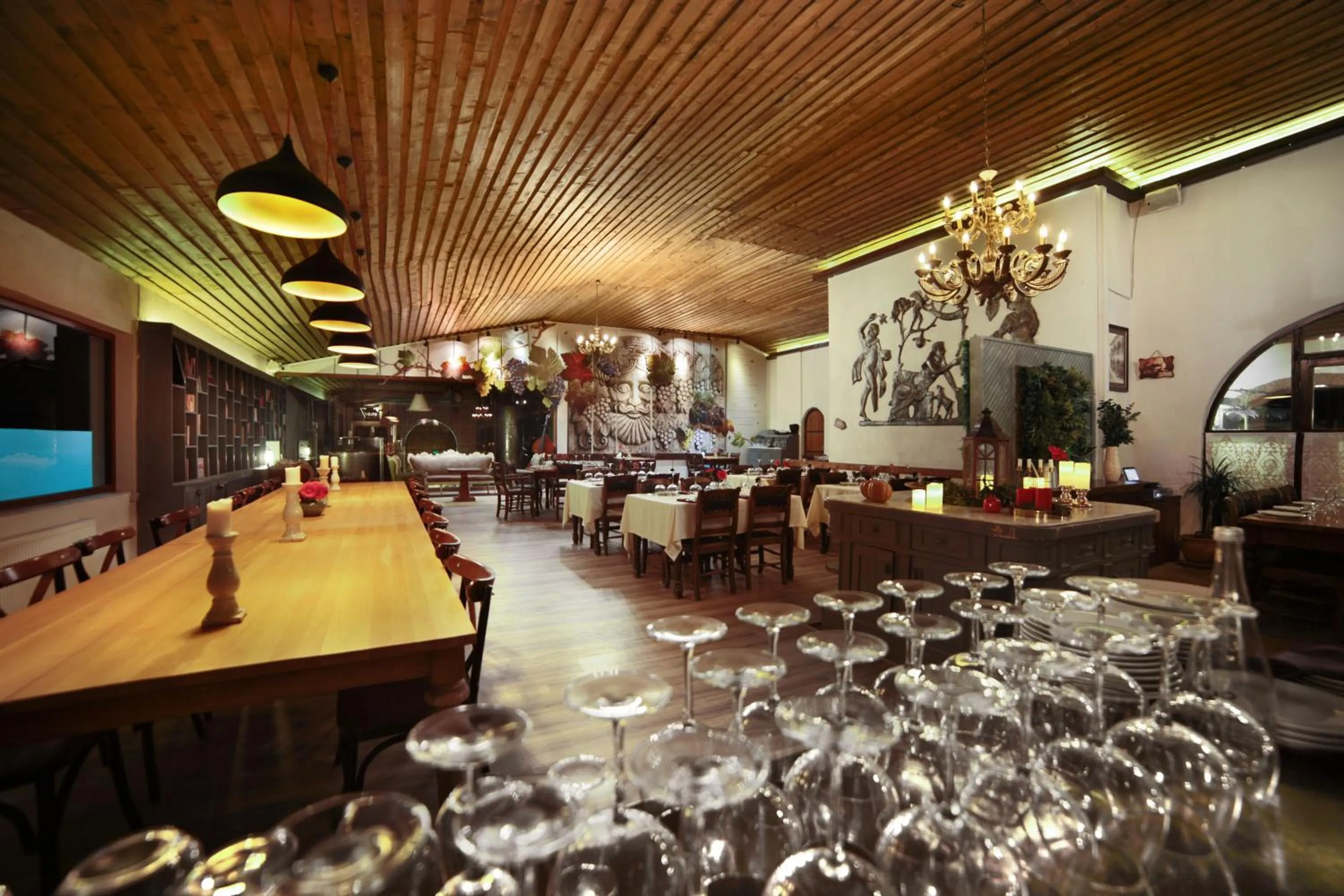 Restaurant/places to eat in VINIFERA VINEYARDS HOTEL