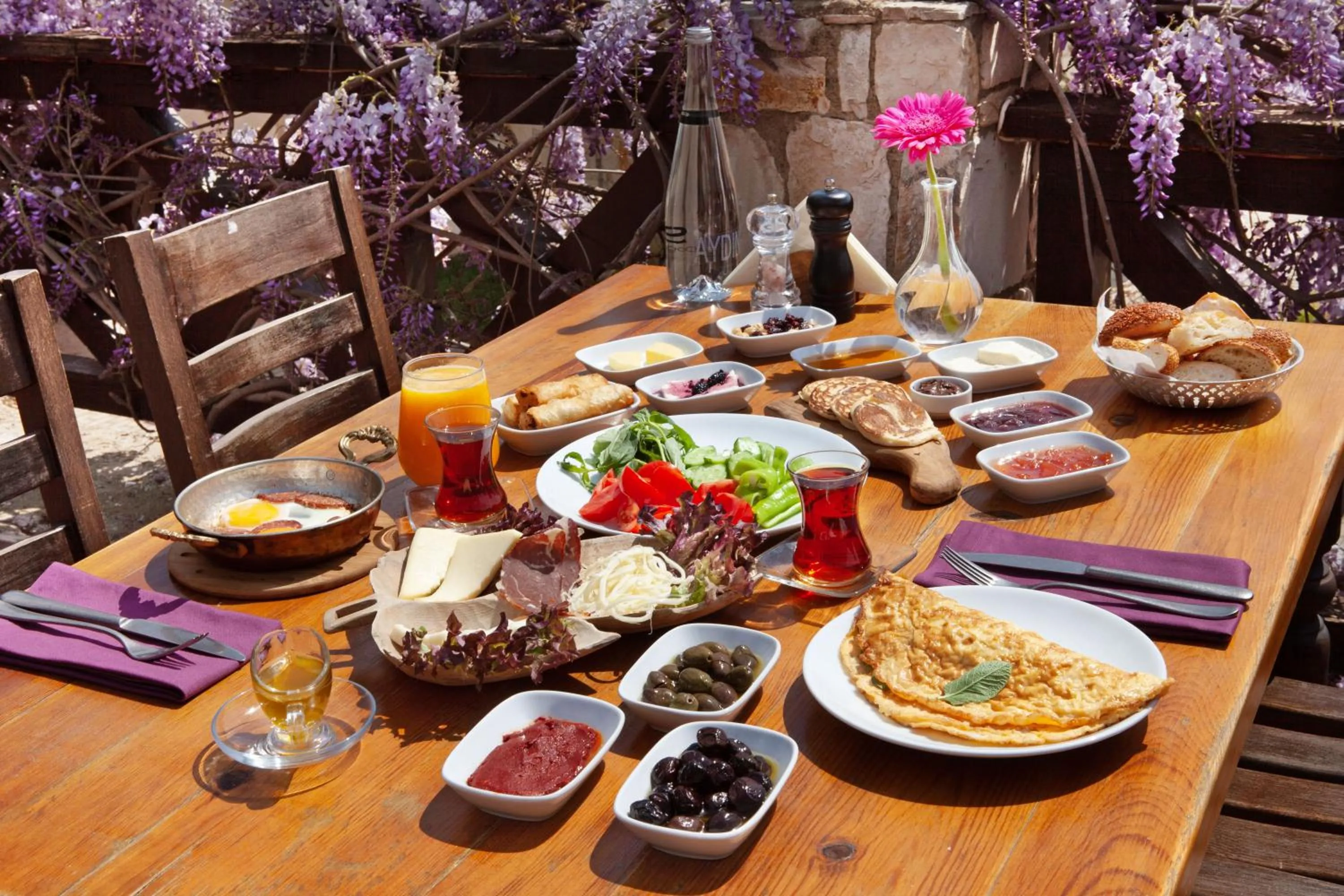 Food in VINIFERA VINEYARDS HOTEL