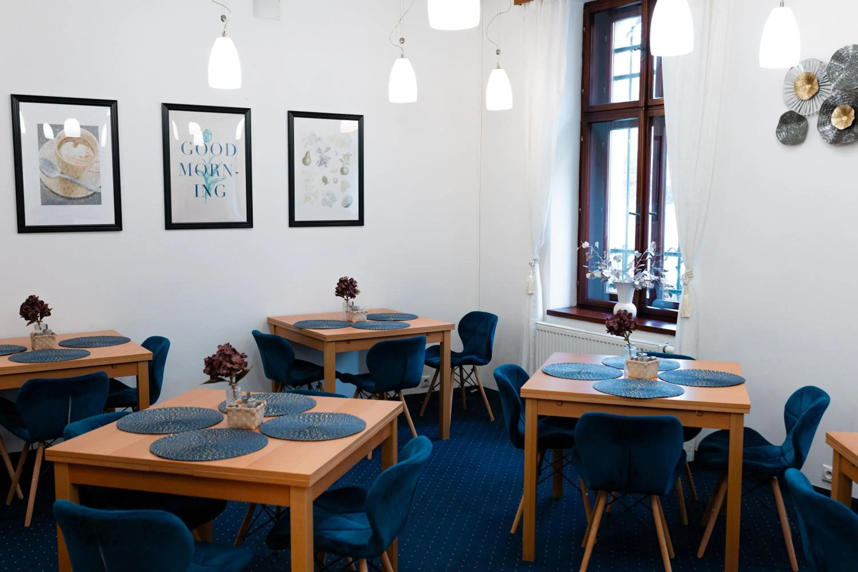 Restaurant/places to eat in Hotel Apollon