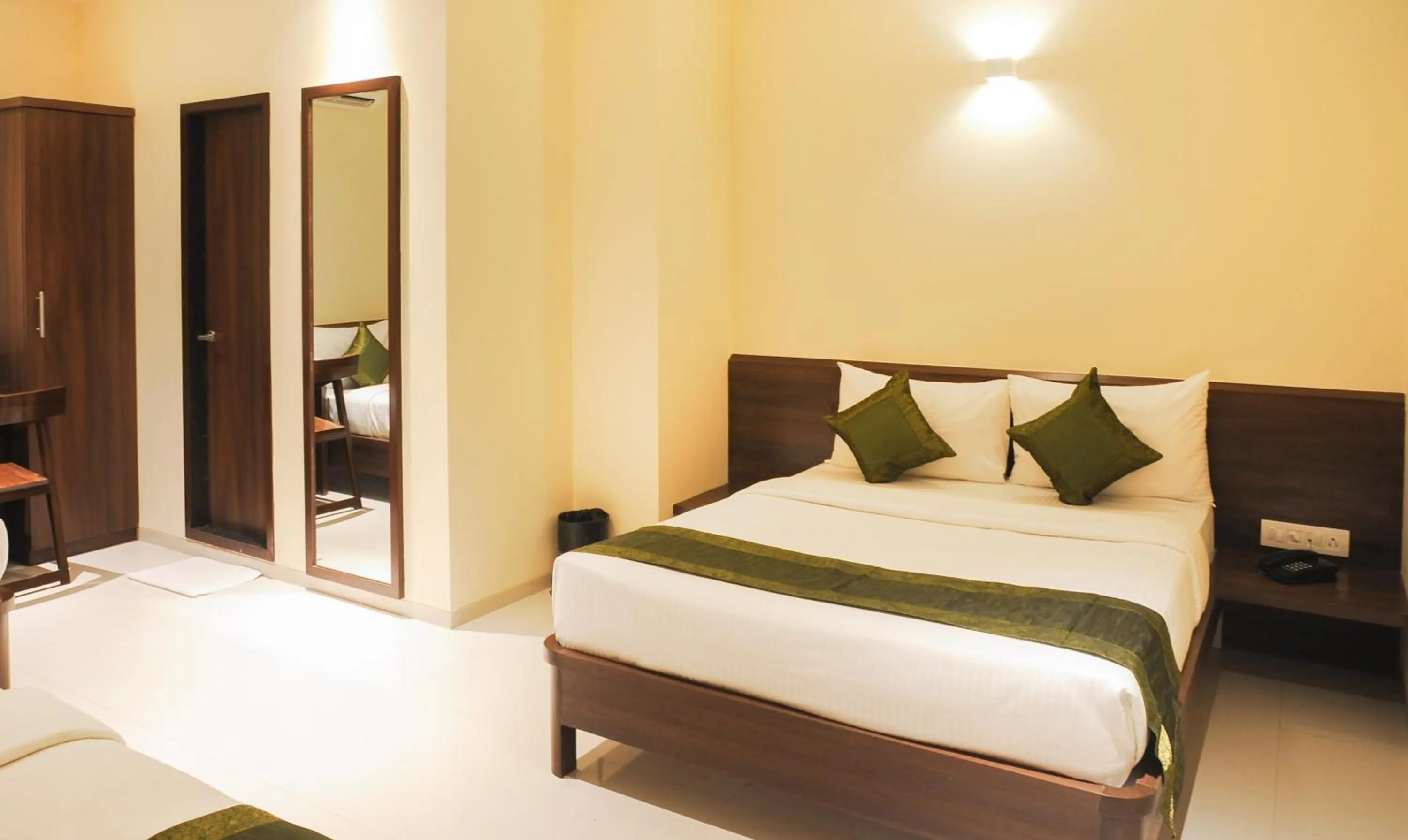 Bedroom, Bed in Treebo Balaji Residency, Kolhapur