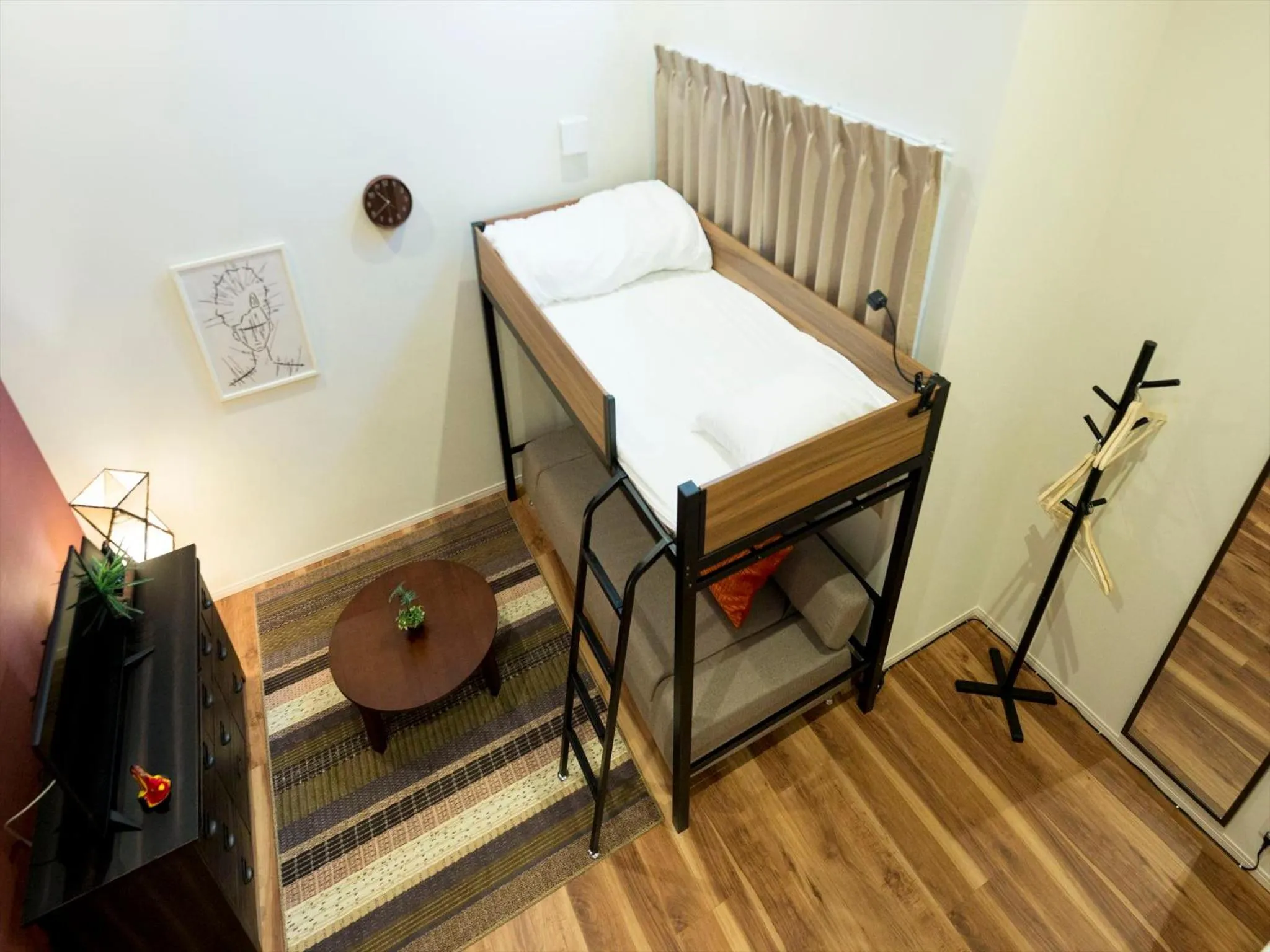 Living room, Bed in TRIP POD TSUMASHOJI