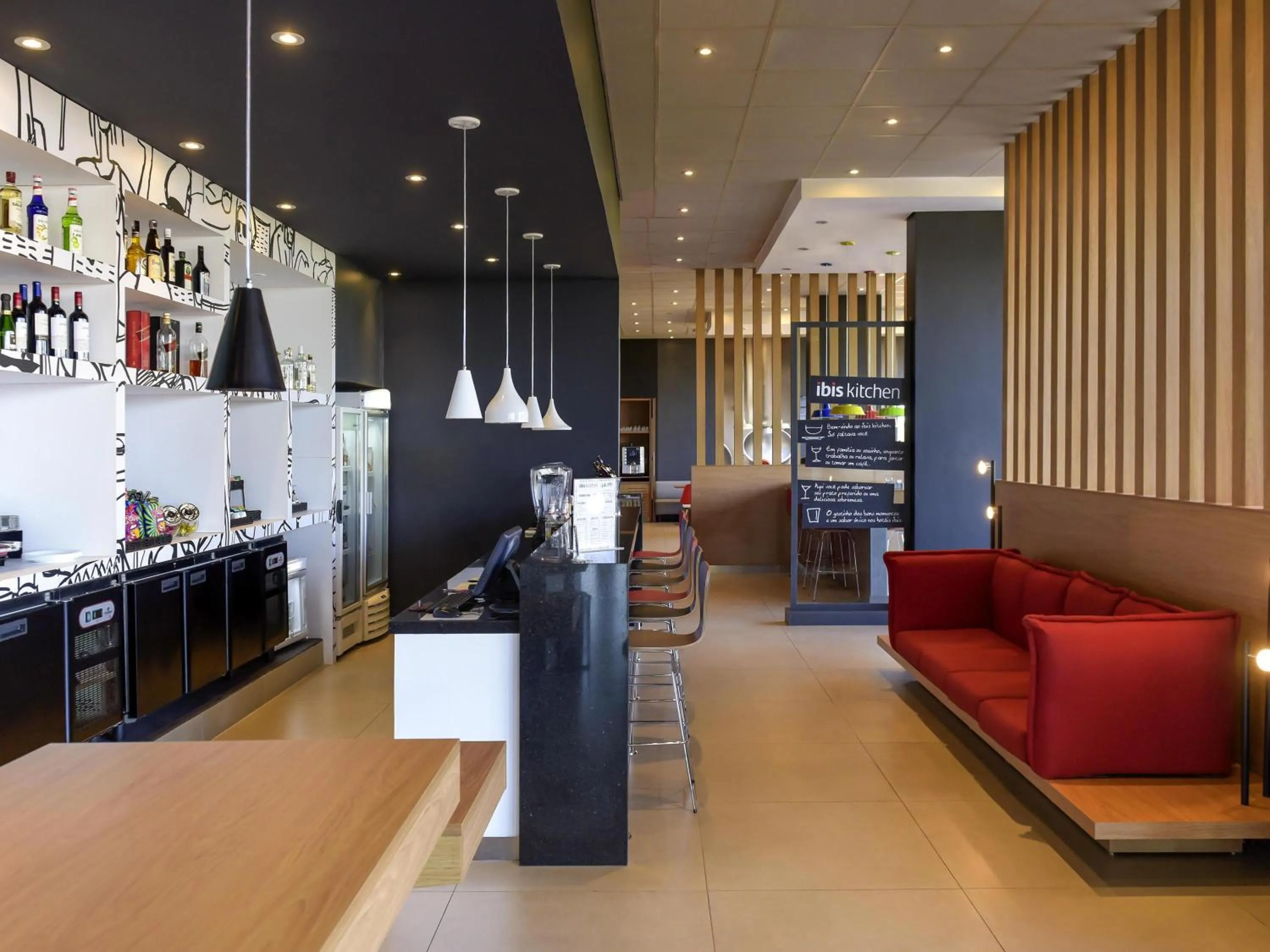 Lounge or bar in ibis Tatui