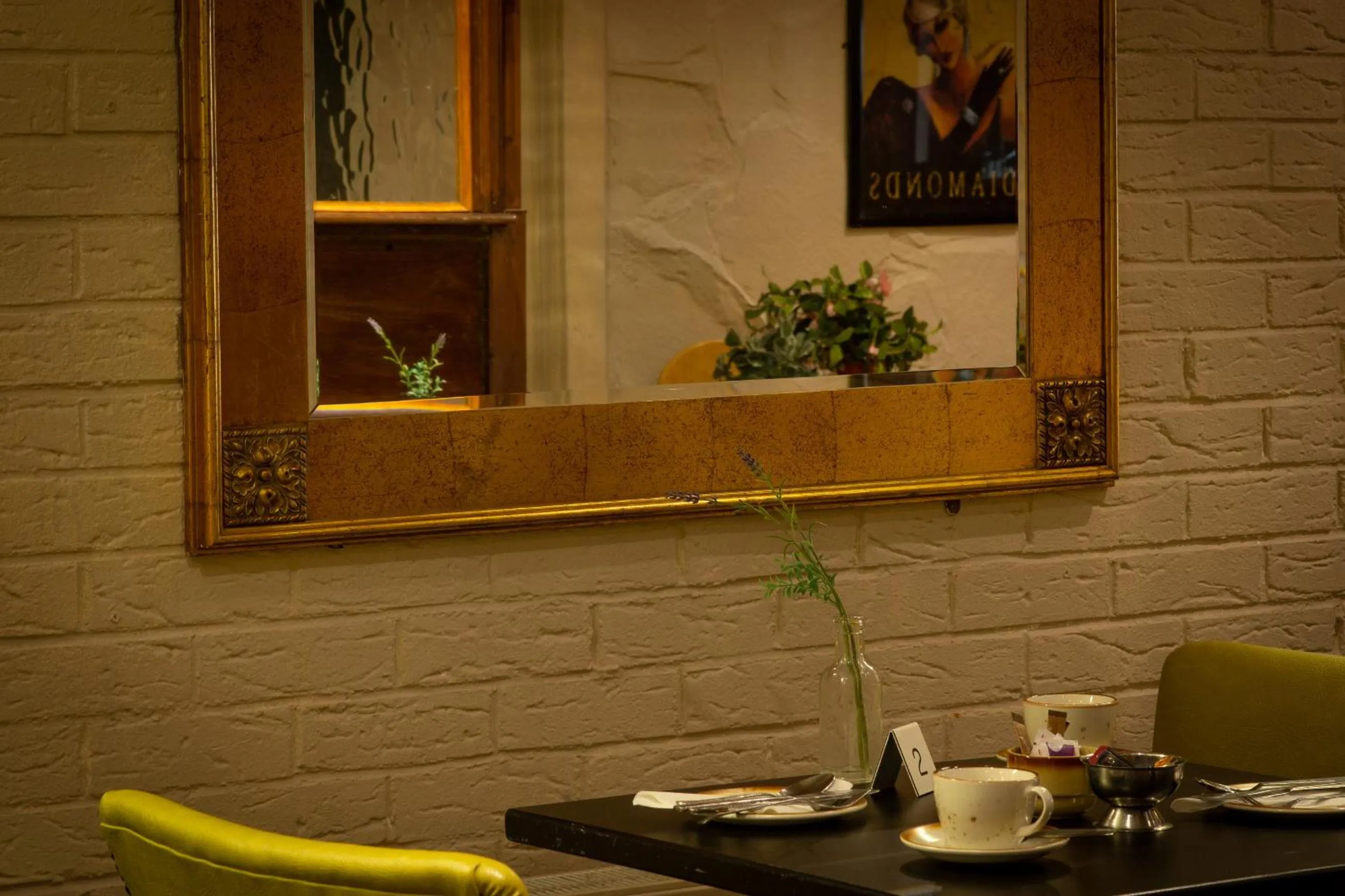 Restaurant/places to eat in Ashley Hotel