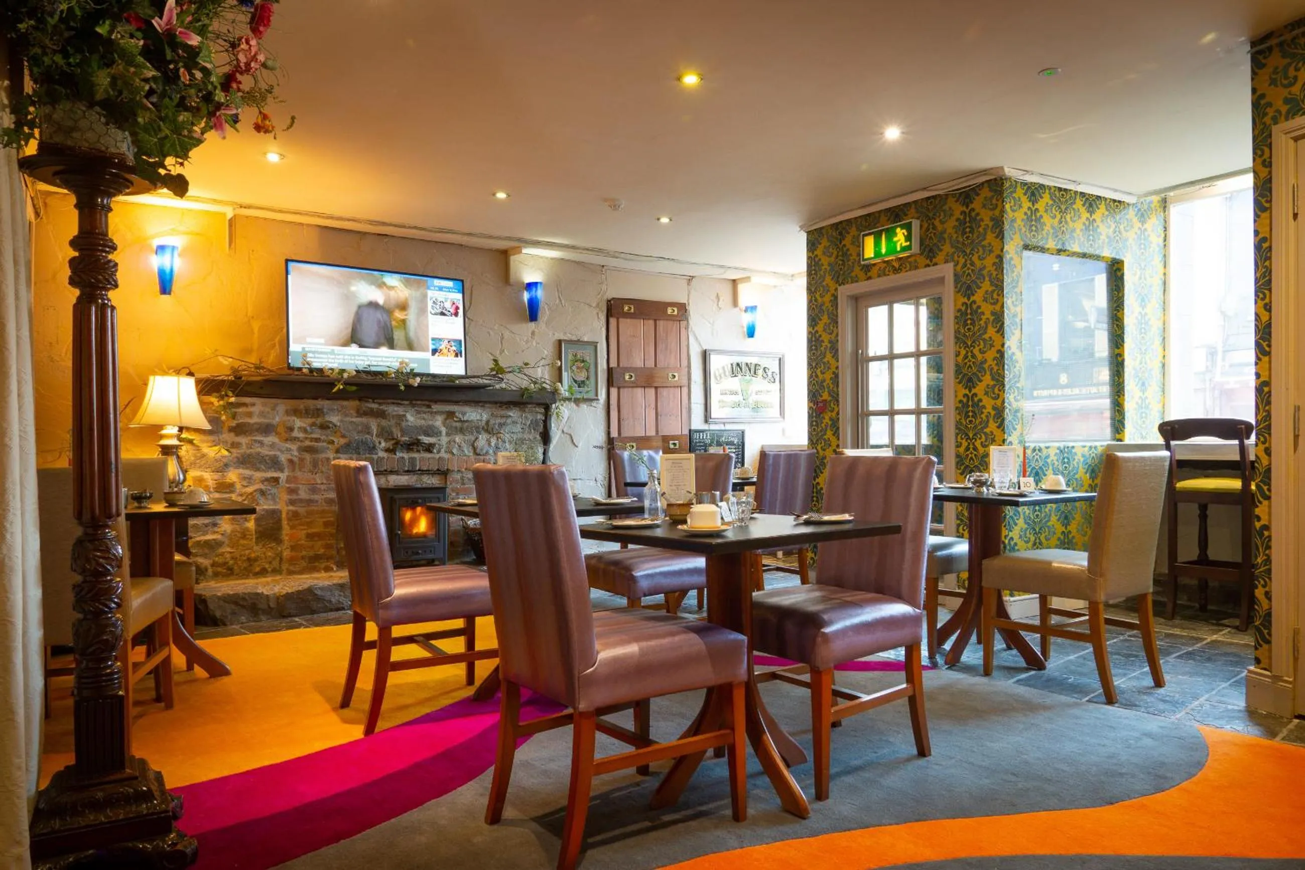 Restaurant/places to eat in Ashley Hotel